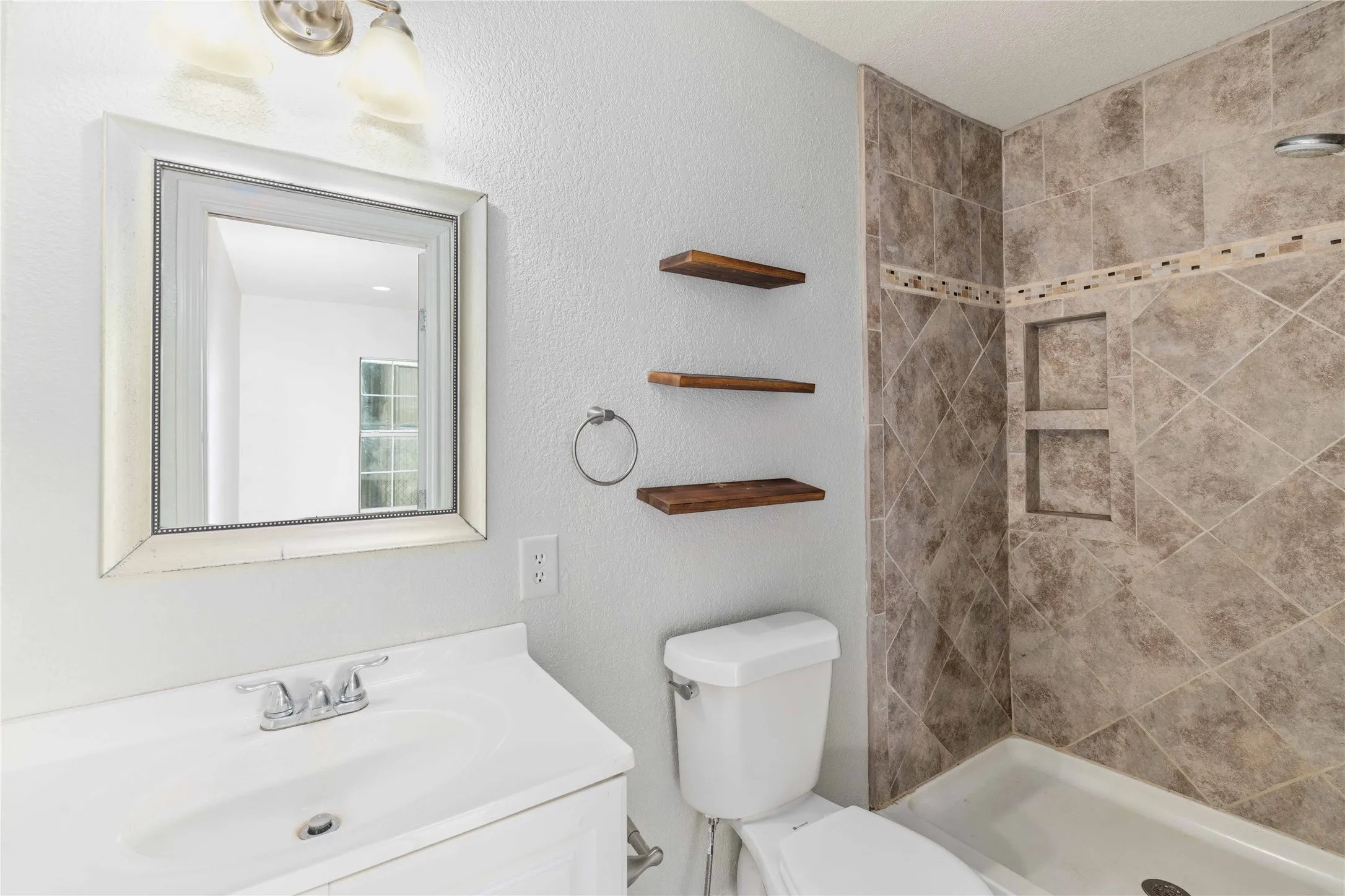 Single Family Residence For Sale in Brown County , 901 6th Street, Brownwood, Texas 76801, 3 Bedroom, 2 Bathroom, Garage spaces, 1,656 Sqft, built in 0, mls#21226924, Real Estate Agent in Brownwood, Homes For Sale in Brown county, Homes For Sale in Brownwood, Realtor in Brownwood Texas, Real Estate Brokerage Independent Realty Texas, Luminita Cordes Realtor