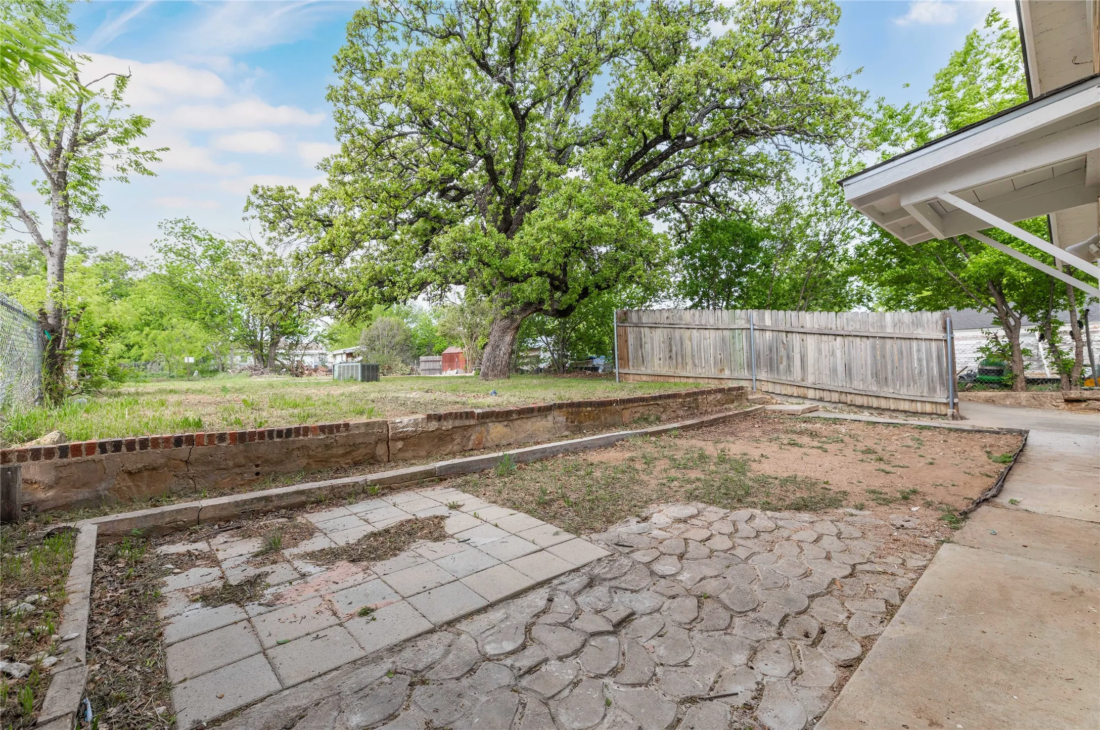 Single Family Residence For Sale in Brown County , 901 6th Street, Brownwood, Texas 76801, 3 Bedroom, 2 Bathroom, Garage spaces, 1,656 Sqft, built in 0, mls#21226924, Real Estate Agent in Brownwood, Homes For Sale in Brown county, Homes For Sale in Brownwood, Realtor in Brownwood Texas, Real Estate Brokerage Independent Realty Texas, Luminita Cordes Realtor