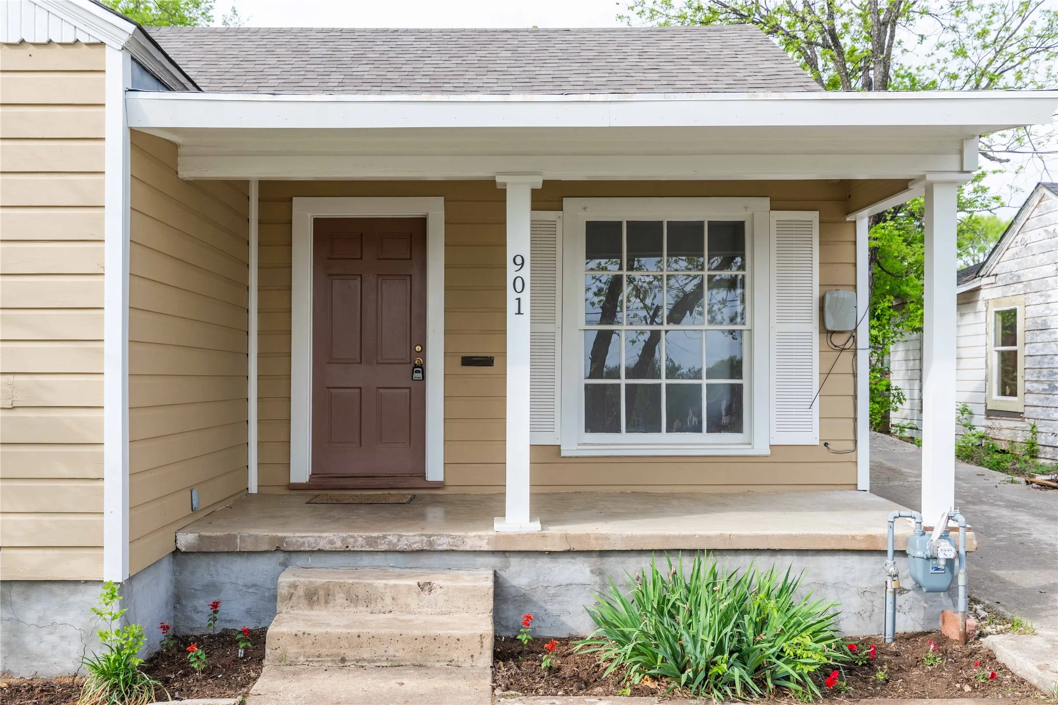 Single Family Residence For Sale in Brown County , 901 6th Street, Brownwood, Texas 76801, 3 Bedroom, 2 Bathroom, Garage spaces, 1,656 Sqft, built in 0, mls#21226924, Real Estate Agent in Brownwood, Homes For Sale in Brown county, Homes For Sale in Brownwood, Realtor in Brownwood Texas, Real Estate Brokerage Independent Realty Texas, Luminita Cordes Realtor