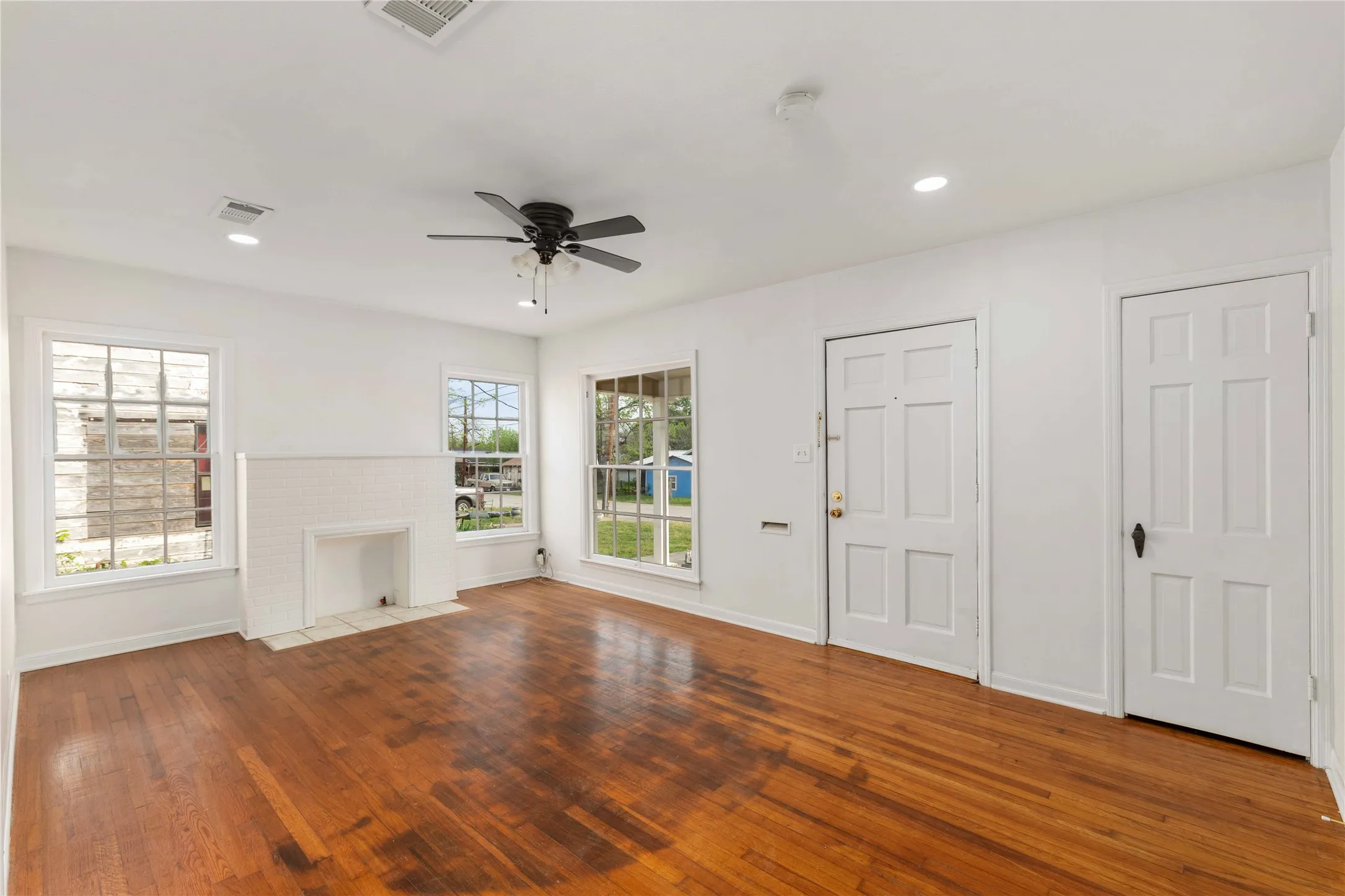 Single Family Residence For Sale in Brown County , 901 6th Street, Brownwood, Texas 76801, 3 Bedroom, 2 Bathroom, Garage spaces, 1,656 Sqft, built in 0, mls#21226924, Real Estate Agent in Brownwood, Homes For Sale in Brown county, Homes For Sale in Brownwood, Realtor in Brownwood Texas, Real Estate Brokerage Independent Realty Texas, Luminita Cordes Realtor
