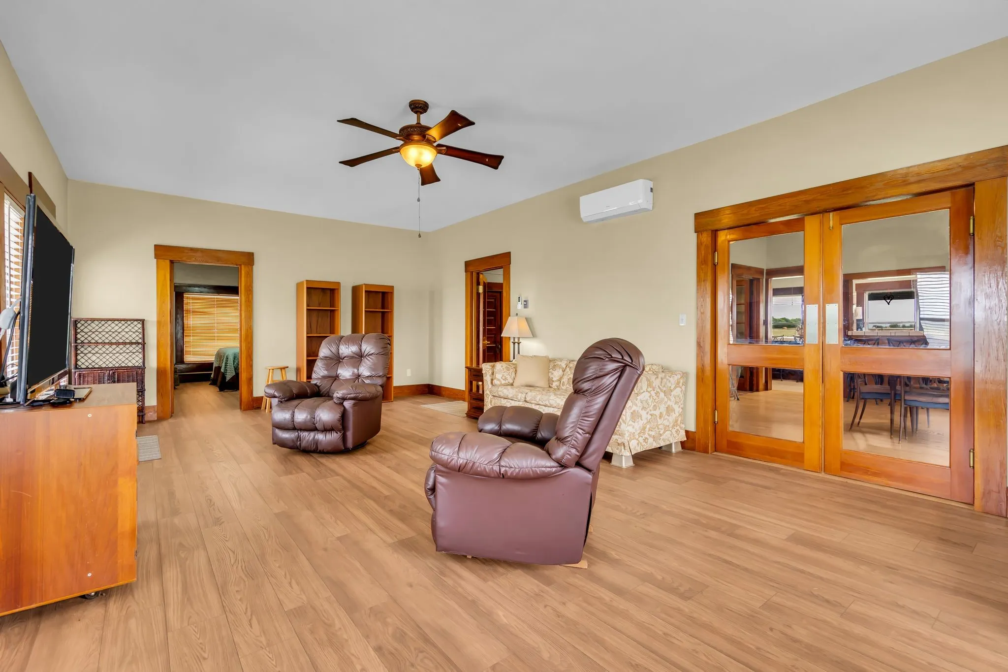 Single Family Residence For Sale in Wise County , 2163 Illinois Street, New Fairview, Texas 76078, 4 Bedroom, 3 Bathroom, Garage spaces, 4,200 Sqft, built in 1917, mls#21190267, Real Estate Agent in New Fairview, Homes For Sale in Wise county, Homes For Sale in New Fairview, Realtor in New Fairview Texas, Real Estate Brokerage Independent Realty Texas, Luminita Cordes Realtor