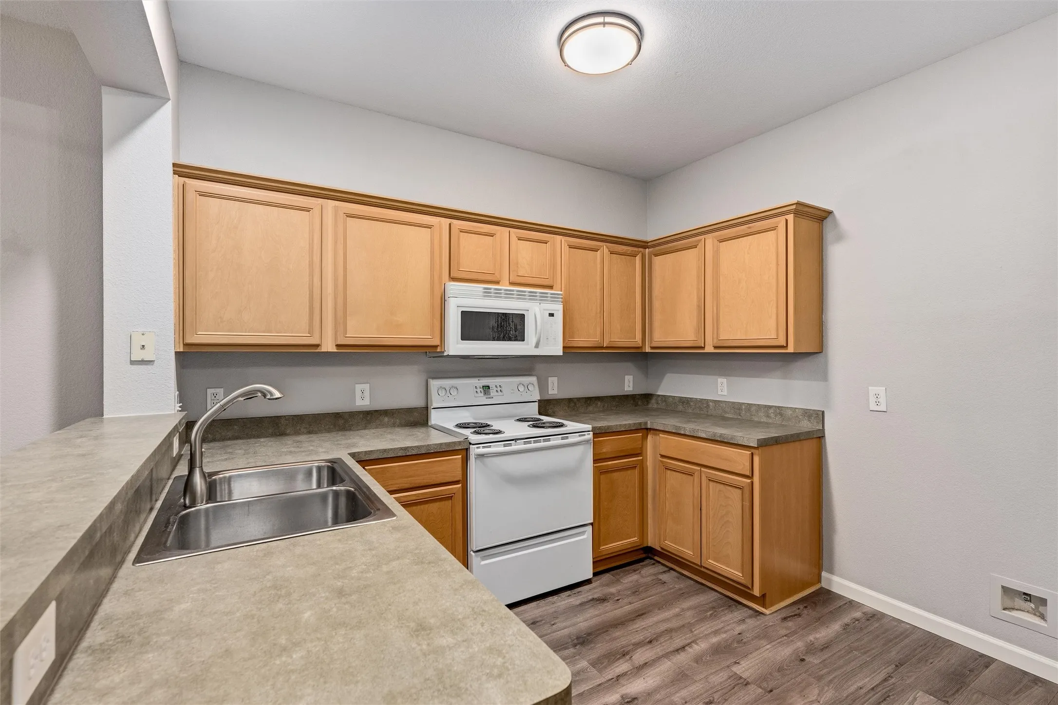 Townhouse For Sale in Collin County , 4921 Stone Gate Trail, Mc Kinney, Texas 75070, 2 Bedroom, 3 Bathroom, 2 Garage spaces, 1,497 Sqft, built in 2003, Preowned, mls#21224868, Real Estate Agent in Mc Kinney, Homes For Sale in Collin county, Homes For Sale in Mc Kinney, Realtor in Mc Kinney Texas, Real Estate Brokerage Independent Realty Texas, Luminita Cordes Realtor