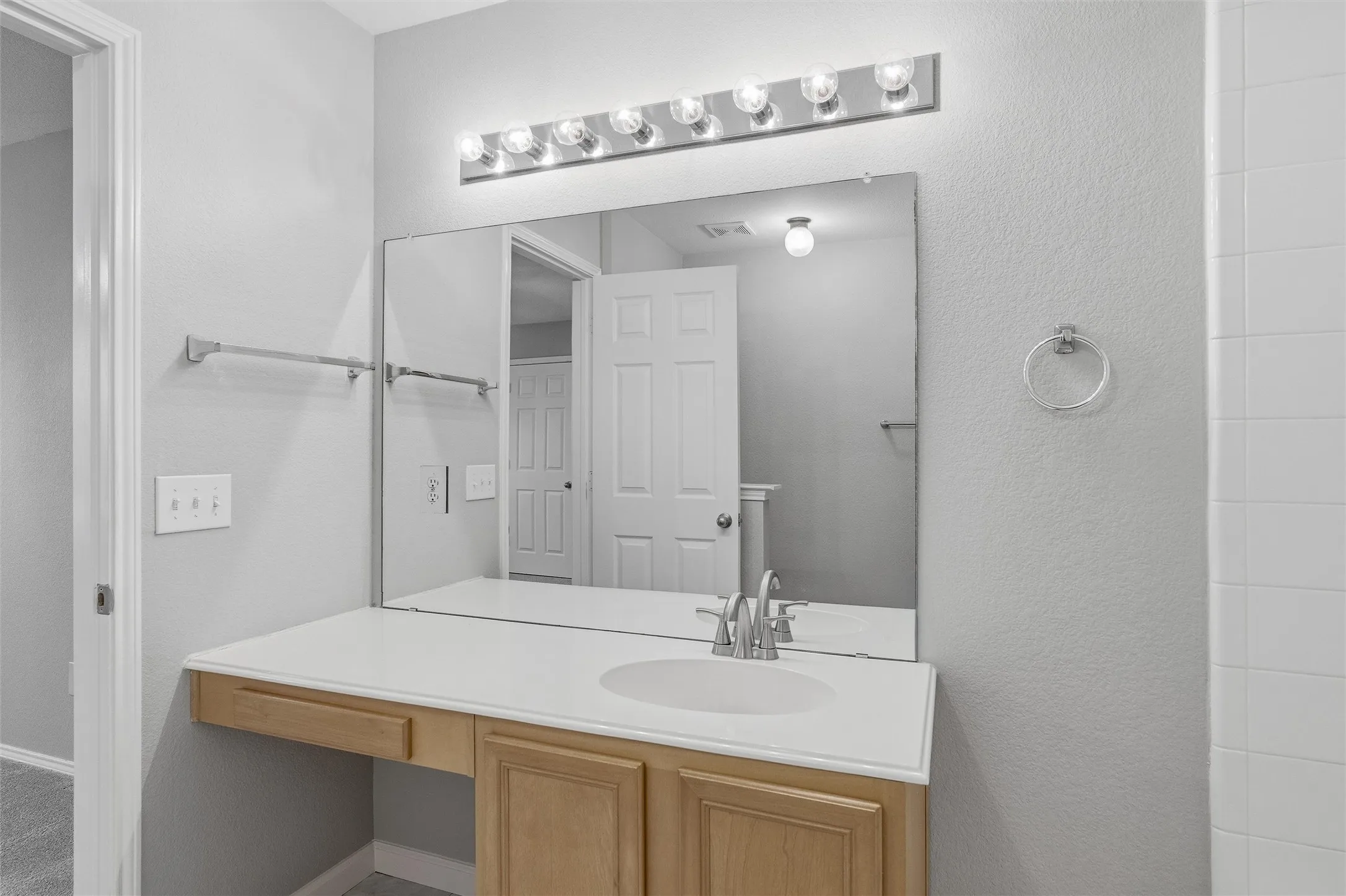 Townhouse For Sale in Collin County , 4921 Stone Gate Trail, Mc Kinney, Texas 75070, 2 Bedroom, 3 Bathroom, 2 Garage spaces, 1,497 Sqft, built in 2003, Preowned, mls#21224868, Real Estate Agent in Mc Kinney, Homes For Sale in Collin county, Homes For Sale in Mc Kinney, Realtor in Mc Kinney Texas, Real Estate Brokerage Independent Realty Texas, Luminita Cordes Realtor