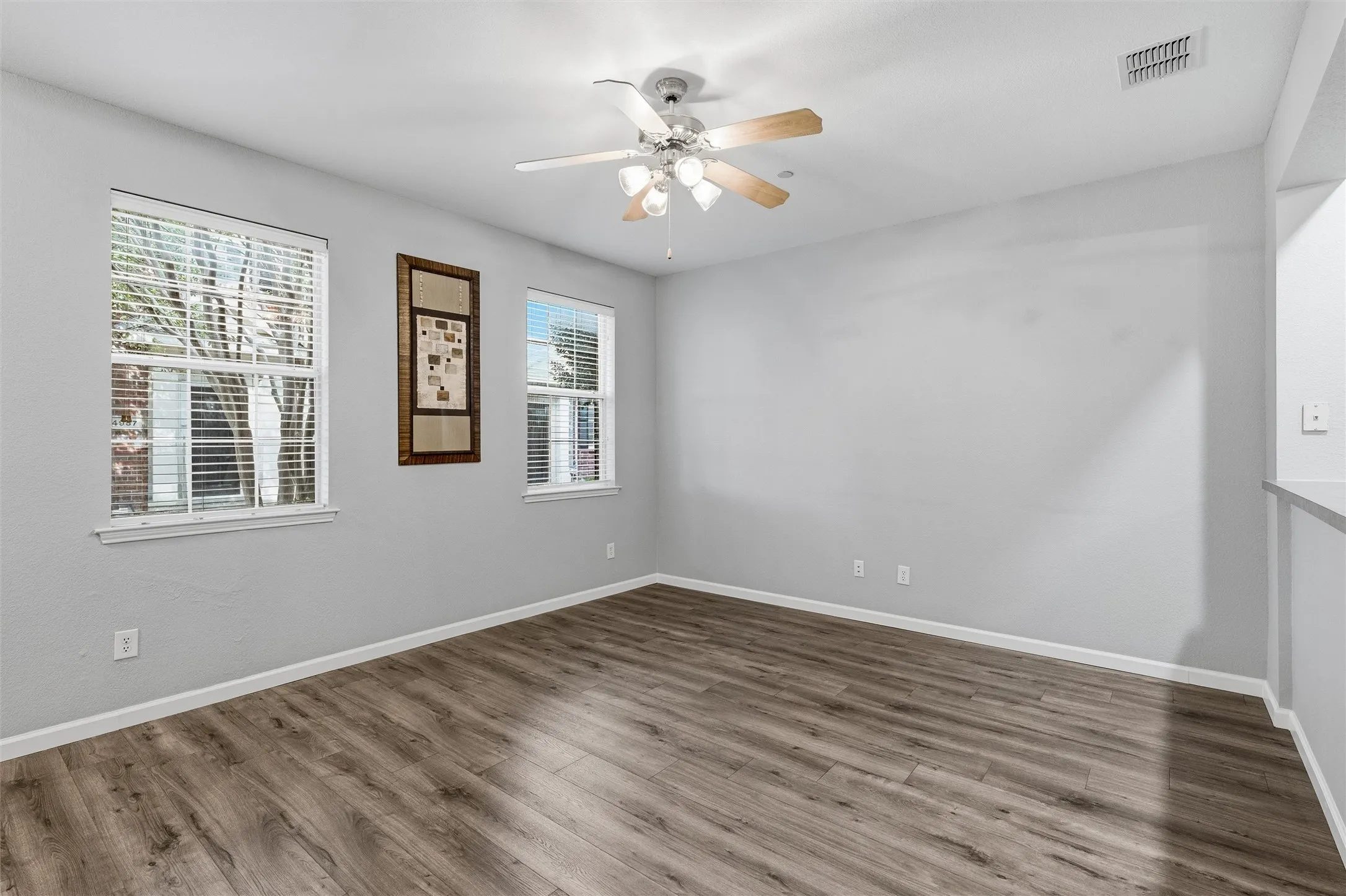 Townhouse For Sale in Collin County , 4921 Stone Gate Trail, Mc Kinney, Texas 75070, 2 Bedroom, 3 Bathroom, 2 Garage spaces, 1,497 Sqft, built in 2003, Preowned, mls#21224868, Real Estate Agent in Mc Kinney, Homes For Sale in Collin county, Homes For Sale in Mc Kinney, Realtor in Mc Kinney Texas, Real Estate Brokerage Independent Realty Texas, Luminita Cordes Realtor