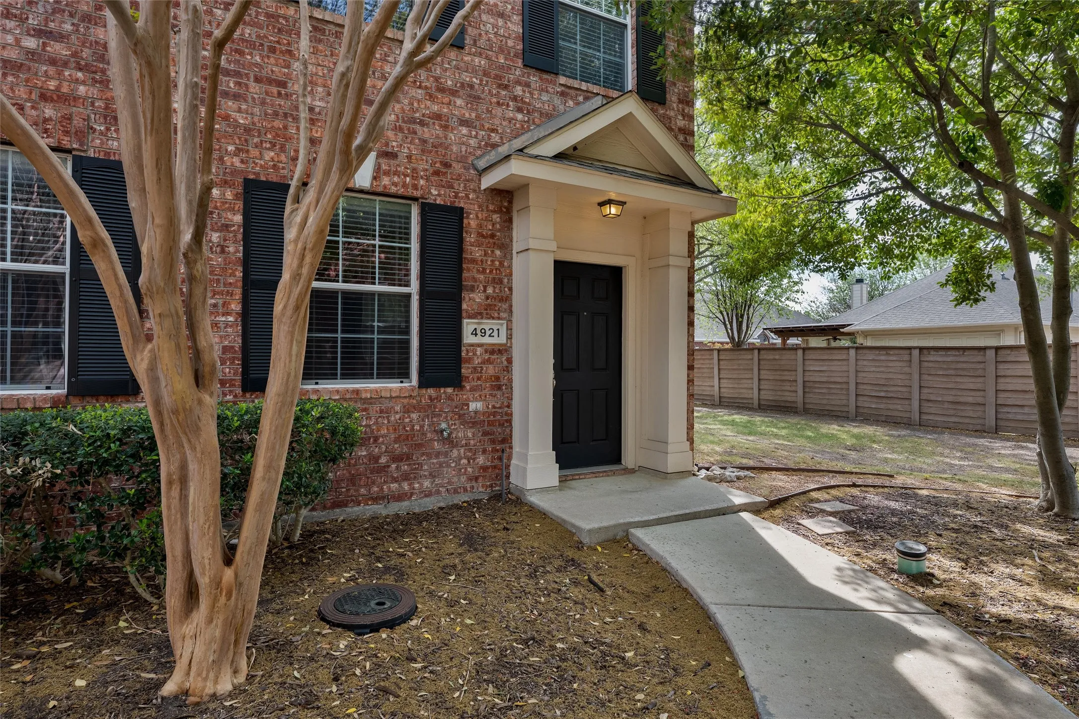 Townhouse For Sale in Collin County , 4921 Stone Gate Trail, Mc Kinney, Texas 75070, 2 Bedroom, 3 Bathroom, 2 Garage spaces, 1,497 Sqft, built in 2003, Preowned, mls#21224868, Real Estate Agent in Mc Kinney, Homes For Sale in Collin county, Homes For Sale in Mc Kinney, Realtor in Mc Kinney Texas, Real Estate Brokerage Independent Realty Texas, Luminita Cordes Realtor