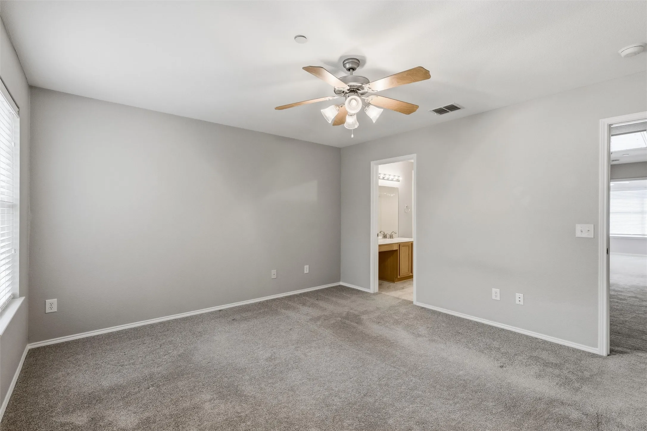 Townhouse For Sale in Collin County , 4921 Stone Gate Trail, Mc Kinney, Texas 75070, 2 Bedroom, 3 Bathroom, 2 Garage spaces, 1,497 Sqft, built in 2003, Preowned, mls#21224868, Real Estate Agent in Mc Kinney, Homes For Sale in Collin county, Homes For Sale in Mc Kinney, Realtor in Mc Kinney Texas, Real Estate Brokerage Independent Realty Texas, Luminita Cordes Realtor