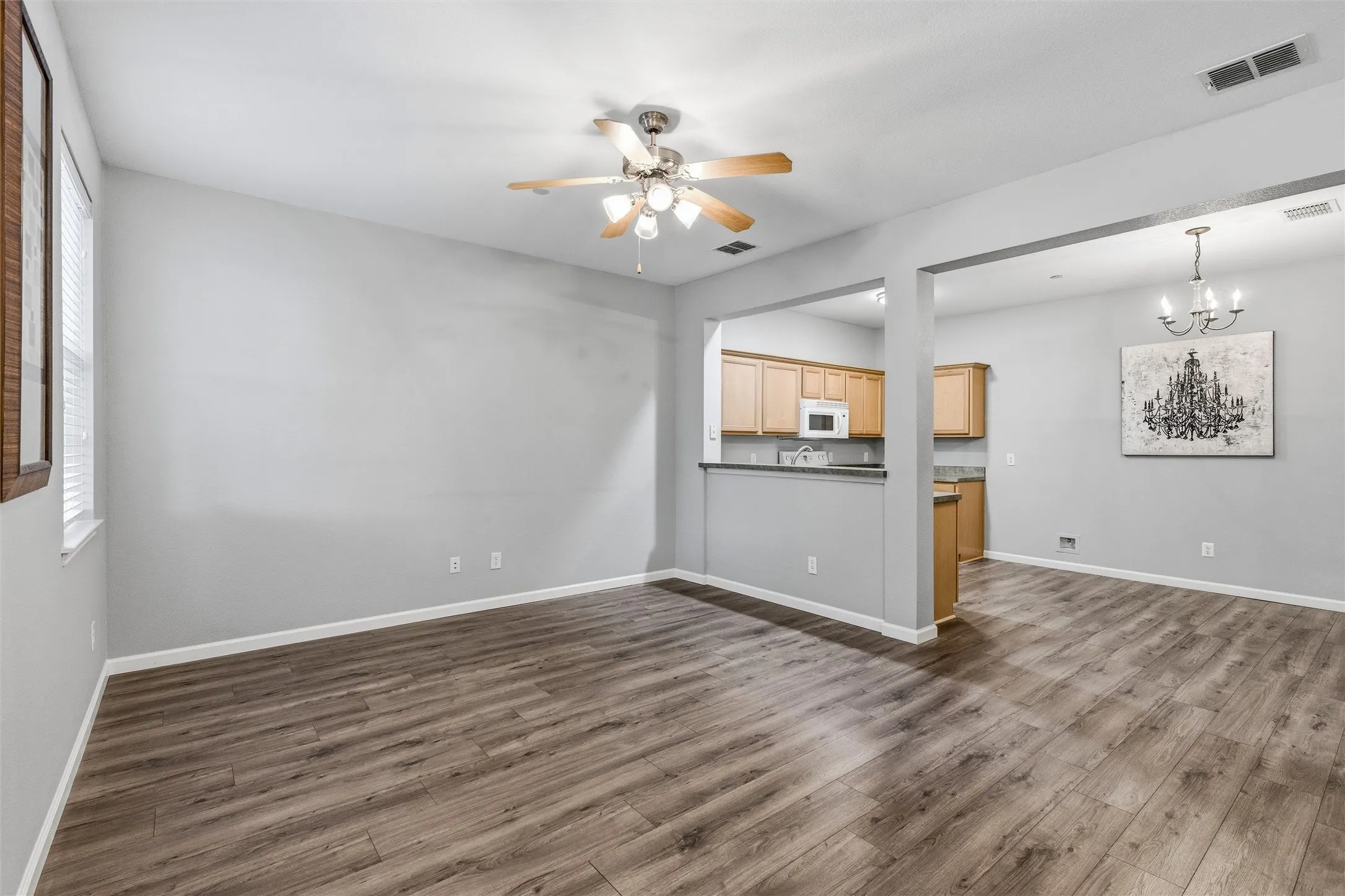 Townhouse For Sale in Collin County , 4921 Stone Gate Trail, Mc Kinney, Texas 75070, 2 Bedroom, 3 Bathroom, 2 Garage spaces, 1,497 Sqft, built in 2003, Preowned, mls#21224868, Real Estate Agent in Mc Kinney, Homes For Sale in Collin county, Homes For Sale in Mc Kinney, Realtor in Mc Kinney Texas, Real Estate Brokerage Independent Realty Texas, Luminita Cordes Realtor