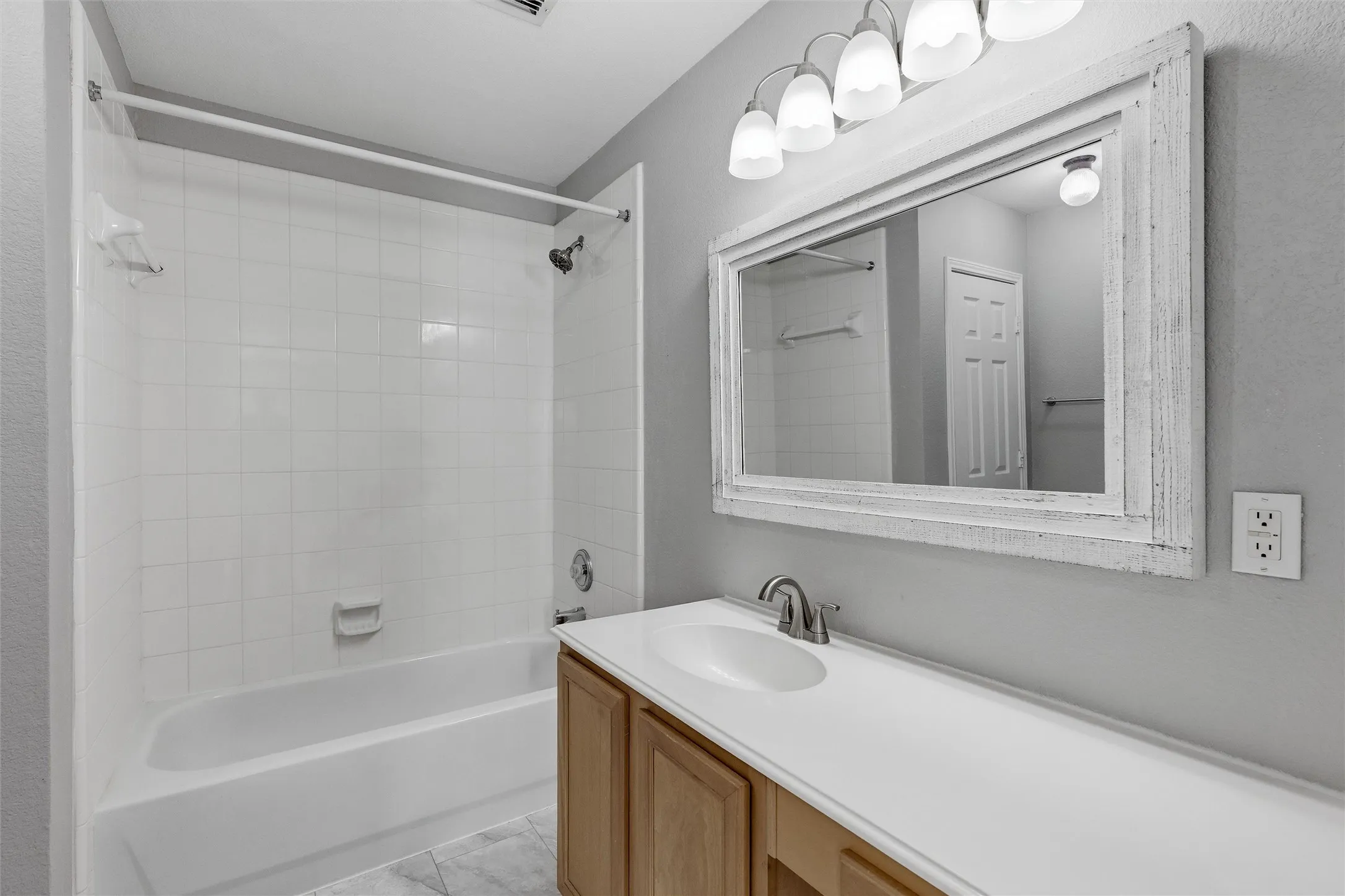 Townhouse For Sale in Collin County , 4921 Stone Gate Trail, Mc Kinney, Texas 75070, 2 Bedroom, 3 Bathroom, 2 Garage spaces, 1,497 Sqft, built in 2003, Preowned, mls#21224868, Real Estate Agent in Mc Kinney, Homes For Sale in Collin county, Homes For Sale in Mc Kinney, Realtor in Mc Kinney Texas, Real Estate Brokerage Independent Realty Texas, Luminita Cordes Realtor