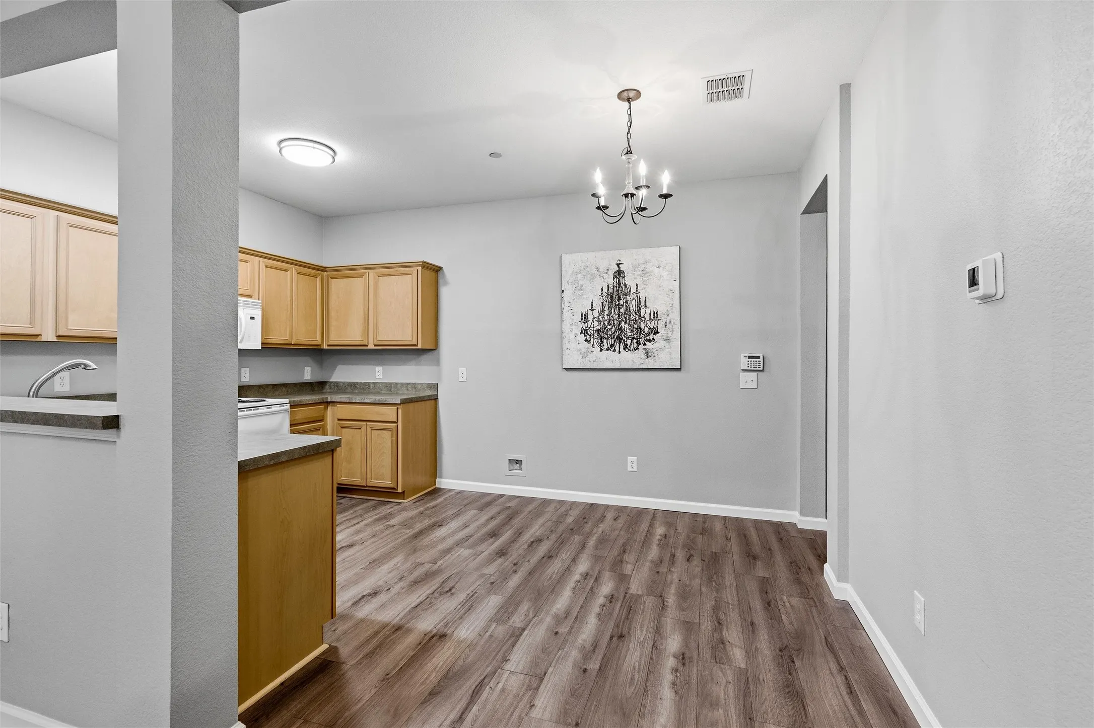 Townhouse For Sale in Collin County , 4921 Stone Gate Trail, Mc Kinney, Texas 75070, 2 Bedroom, 3 Bathroom, 2 Garage spaces, 1,497 Sqft, built in 2003, Preowned, mls#21224868, Real Estate Agent in Mc Kinney, Homes For Sale in Collin county, Homes For Sale in Mc Kinney, Realtor in Mc Kinney Texas, Real Estate Brokerage Independent Realty Texas, Luminita Cordes Realtor