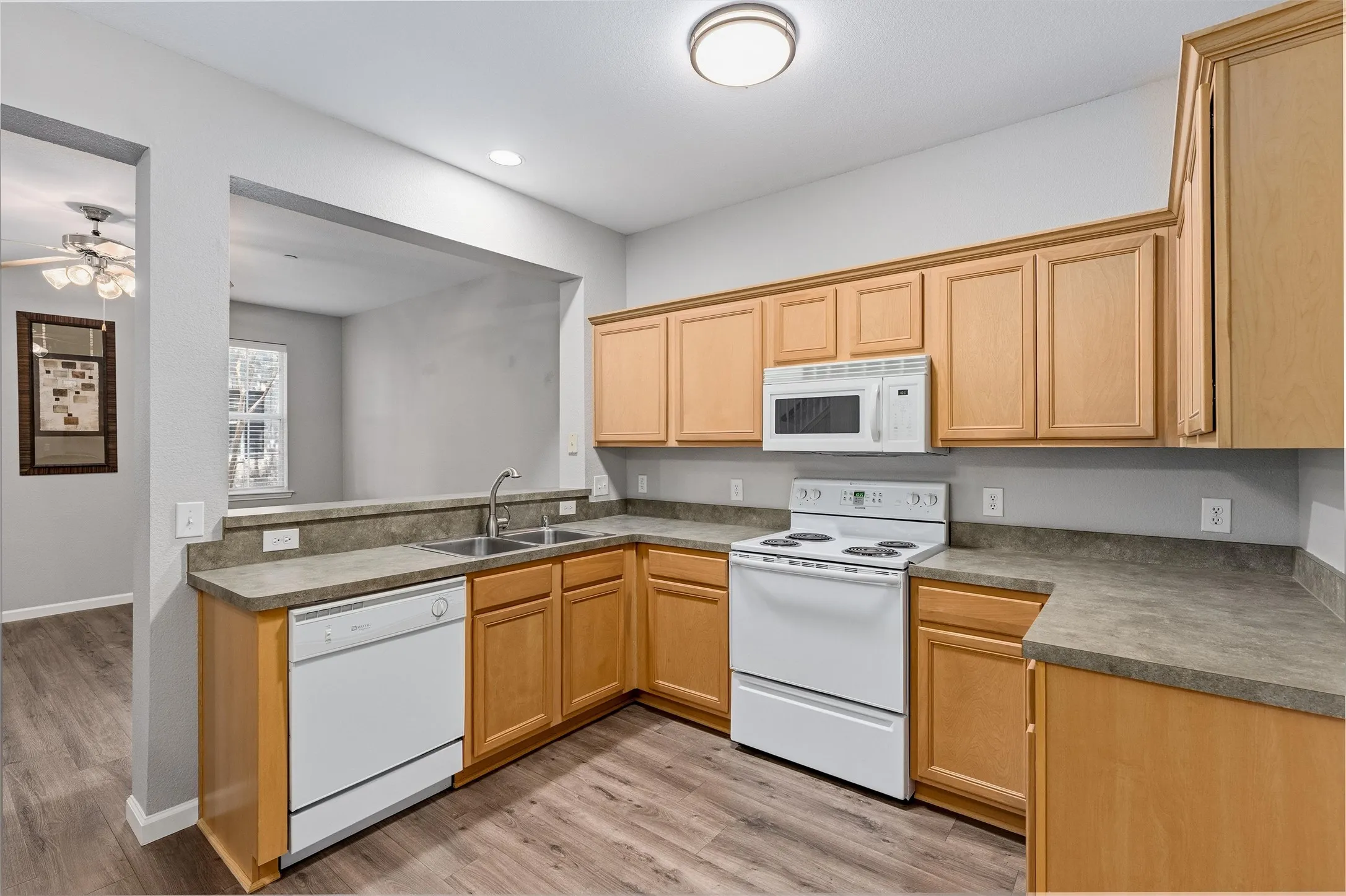 Townhouse For Sale in Collin County , 4921 Stone Gate Trail, Mc Kinney, Texas 75070, 2 Bedroom, 3 Bathroom, 2 Garage spaces, 1,497 Sqft, built in 2003, Preowned, mls#21224868, Real Estate Agent in Mc Kinney, Homes For Sale in Collin county, Homes For Sale in Mc Kinney, Realtor in Mc Kinney Texas, Real Estate Brokerage Independent Realty Texas, Luminita Cordes Realtor