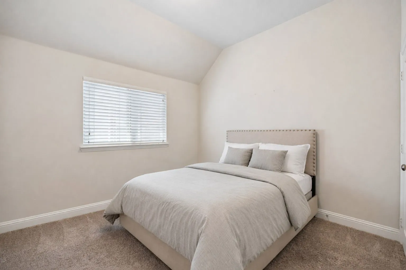 Single Family Residence For Sale in Collin County , 4424 Hazeltine Hills Drive, Celina, Texas 75009, 3 Bedroom, 3 Bathroom, 3 Garage spaces, 2,425 Sqft, built in 2016, Preowned, mls#21226619, Real Estate Agent in Celina, Homes For Sale in Collin county, Homes For Sale in Celina, Realtor in Celina Texas, Real Estate Brokerage Independent Realty Texas, Luminita Cordes Realtor