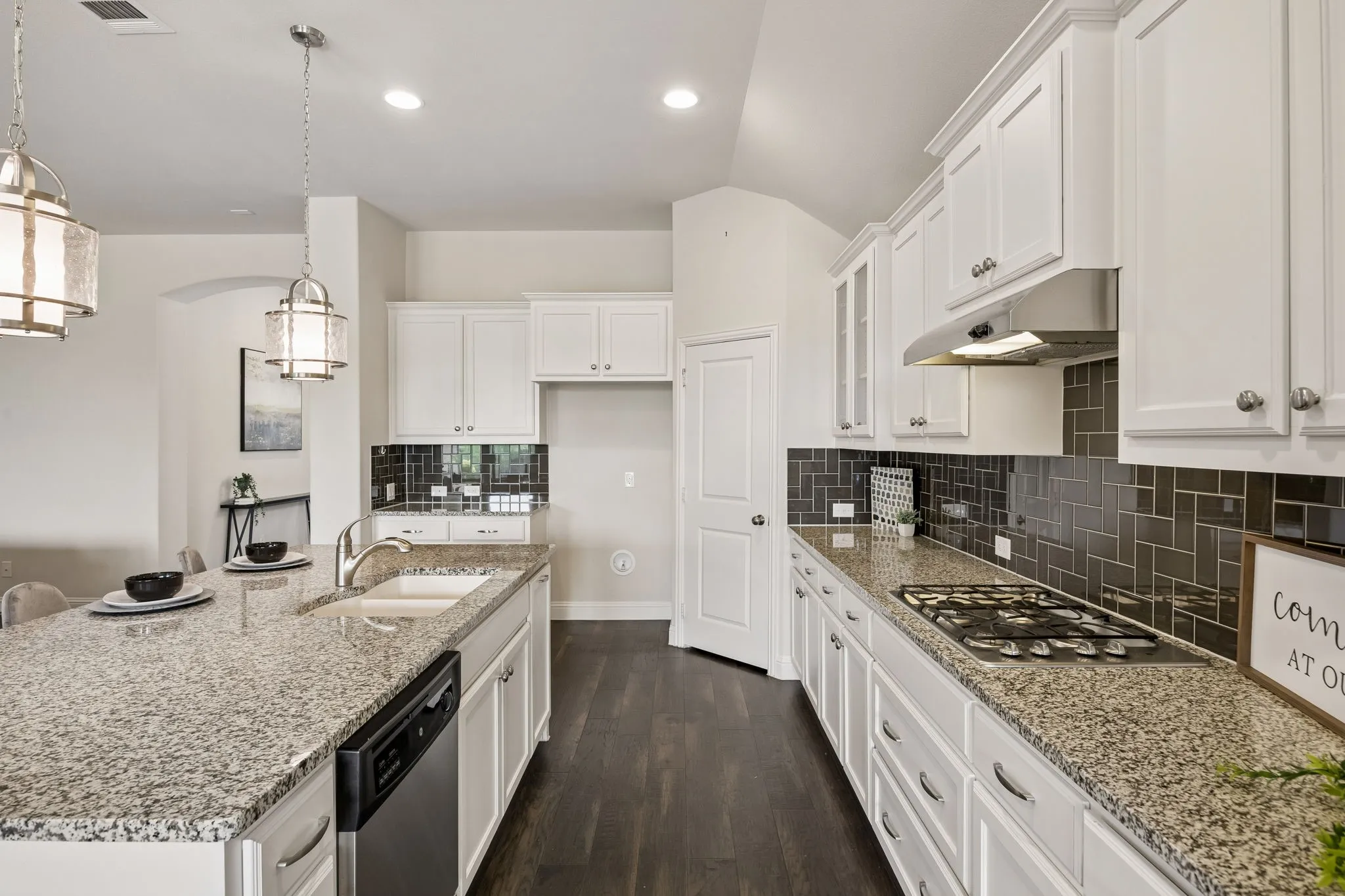 Single Family Residence For Sale in Collin County , 4424 Hazeltine Hills Drive, Celina, Texas 75009, 3 Bedroom, 3 Bathroom, 3 Garage spaces, 2,425 Sqft, built in 2016, Preowned, mls#21226619, Real Estate Agent in Celina, Homes For Sale in Collin county, Homes For Sale in Celina, Realtor in Celina Texas, Real Estate Brokerage Independent Realty Texas, Luminita Cordes Realtor