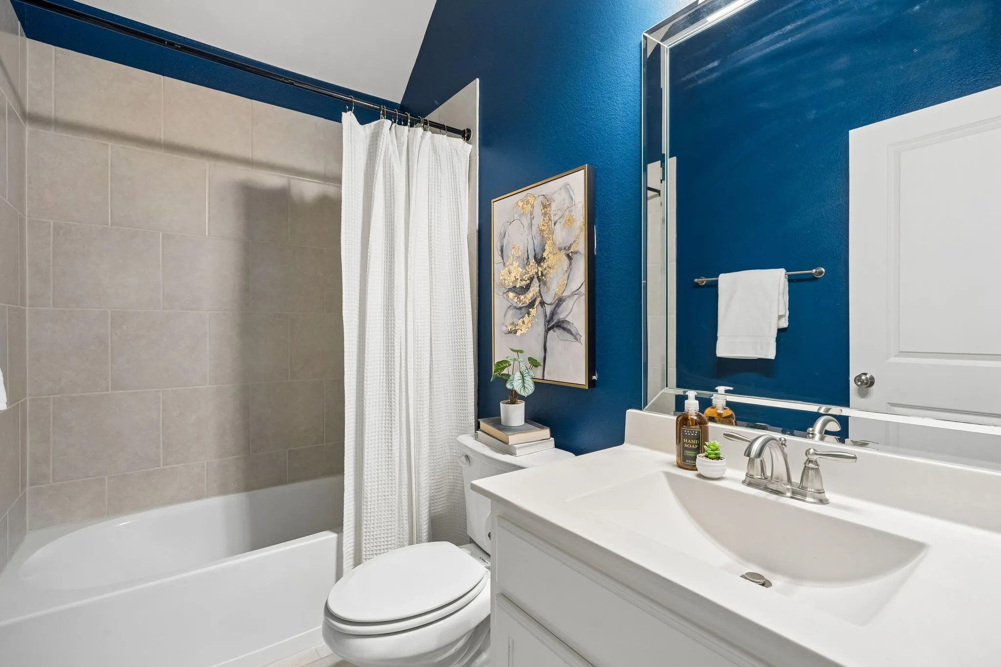 Single Family Residence For Sale in Collin County , 4424 Hazeltine Hills Drive, Celina, Texas 75009, 3 Bedroom, 3 Bathroom, 3 Garage spaces, 2,425 Sqft, built in 2016, Preowned, mls#21226619, Real Estate Agent in Celina, Homes For Sale in Collin county, Homes For Sale in Celina, Realtor in Celina Texas, Real Estate Brokerage Independent Realty Texas, Luminita Cordes Realtor
