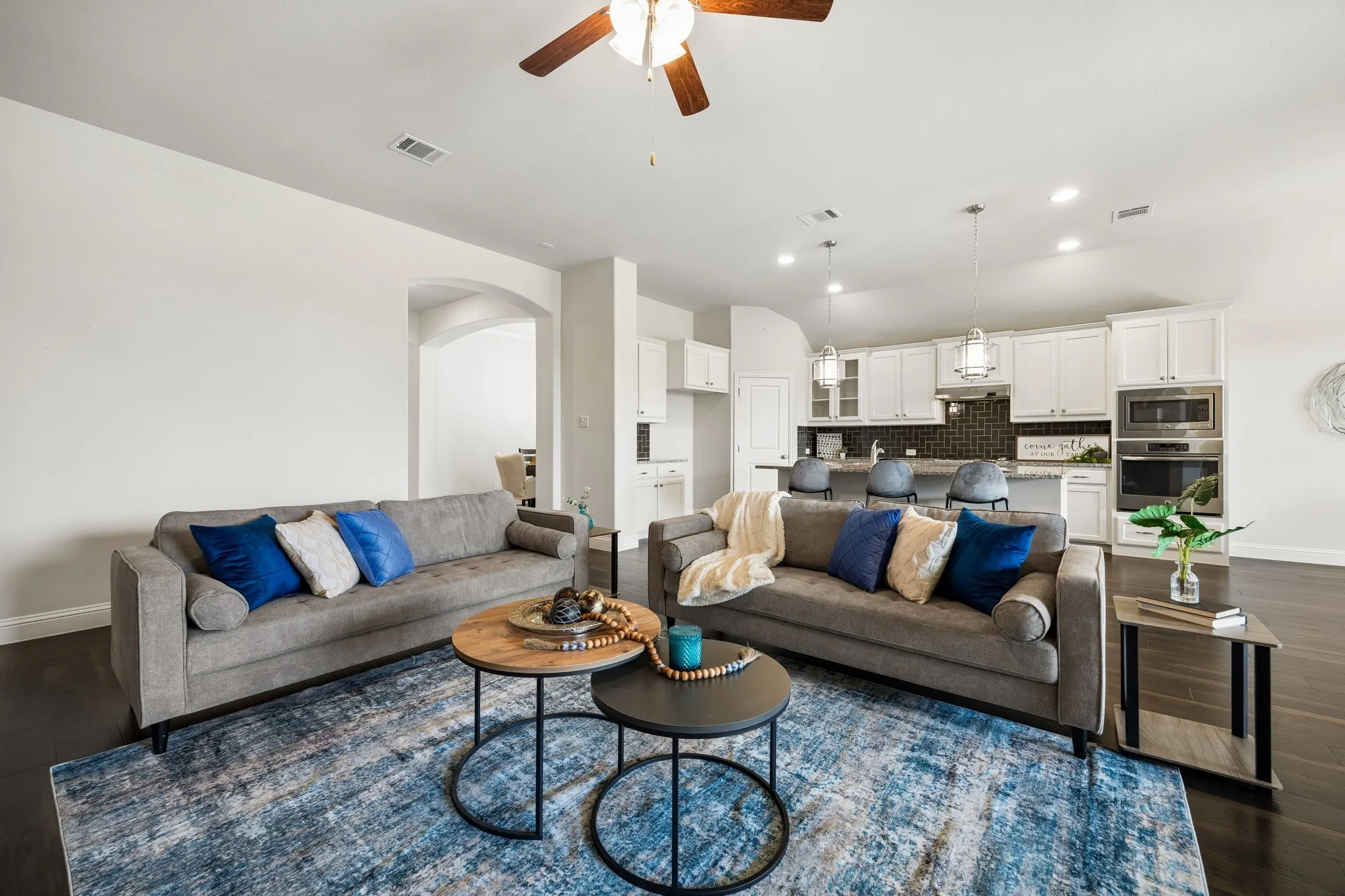 Single Family Residence For Sale in Collin County , 4424 Hazeltine Hills Drive, Celina, Texas 75009, 3 Bedroom, 3 Bathroom, 3 Garage spaces, 2,425 Sqft, built in 2016, Preowned, mls#21226619, Real Estate Agent in Celina, Homes For Sale in Collin county, Homes For Sale in Celina, Realtor in Celina Texas, Real Estate Brokerage Independent Realty Texas, Luminita Cordes Realtor