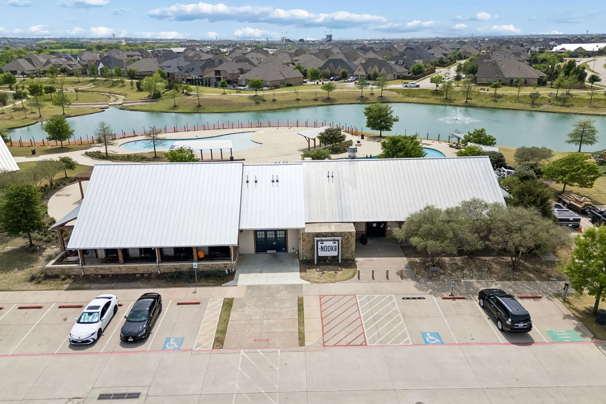 Single Family Residence For Sale in Collin County , 4424 Hazeltine Hills Drive, Celina, Texas 75009, 3 Bedroom, 3 Bathroom, 3 Garage spaces, 2,425 Sqft, built in 2016, Preowned, mls#21226619, Real Estate Agent in Celina, Homes For Sale in Collin county, Homes For Sale in Celina, Realtor in Celina Texas, Real Estate Brokerage Independent Realty Texas, Luminita Cordes Realtor