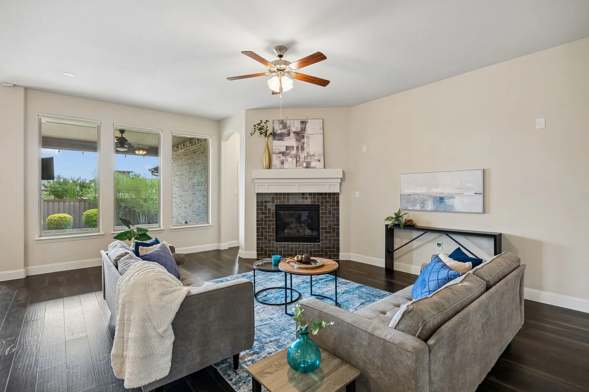 Single Family Residence For Sale in Collin County , 4424 Hazeltine Hills Drive, Celina, Texas 75009, 3 Bedroom, 3 Bathroom, 3 Garage spaces, 2,425 Sqft, built in 2016, Preowned, mls#21226619, Real Estate Agent in Celina, Homes For Sale in Collin county, Homes For Sale in Celina, Realtor in Celina Texas, Real Estate Brokerage Independent Realty Texas, Luminita Cordes Realtor