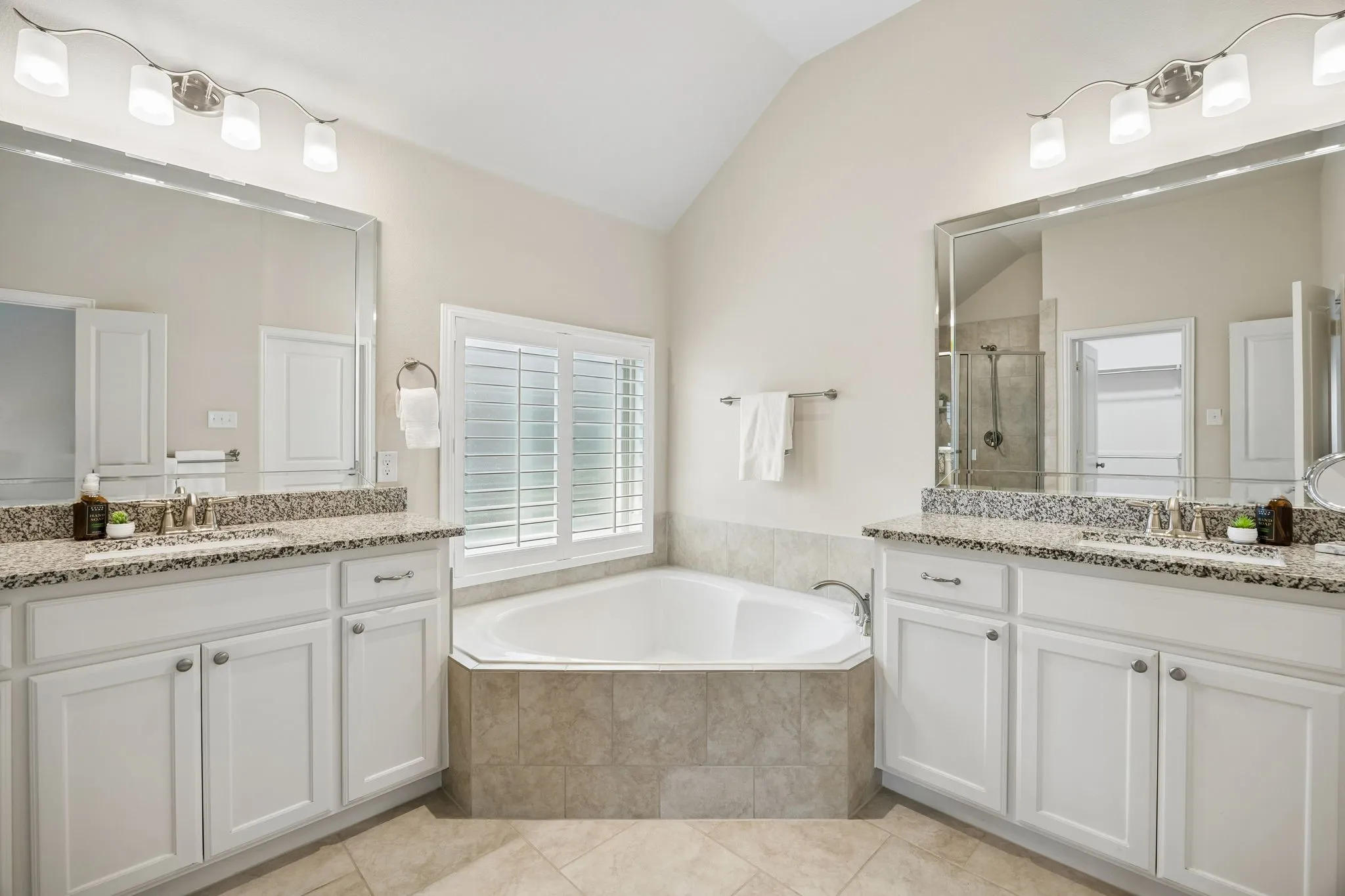 Single Family Residence For Sale in Collin County , 4424 Hazeltine Hills Drive, Celina, Texas 75009, 3 Bedroom, 3 Bathroom, 3 Garage spaces, 2,425 Sqft, built in 2016, Preowned, mls#21226619, Real Estate Agent in Celina, Homes For Sale in Collin county, Homes For Sale in Celina, Realtor in Celina Texas, Real Estate Brokerage Independent Realty Texas, Luminita Cordes Realtor