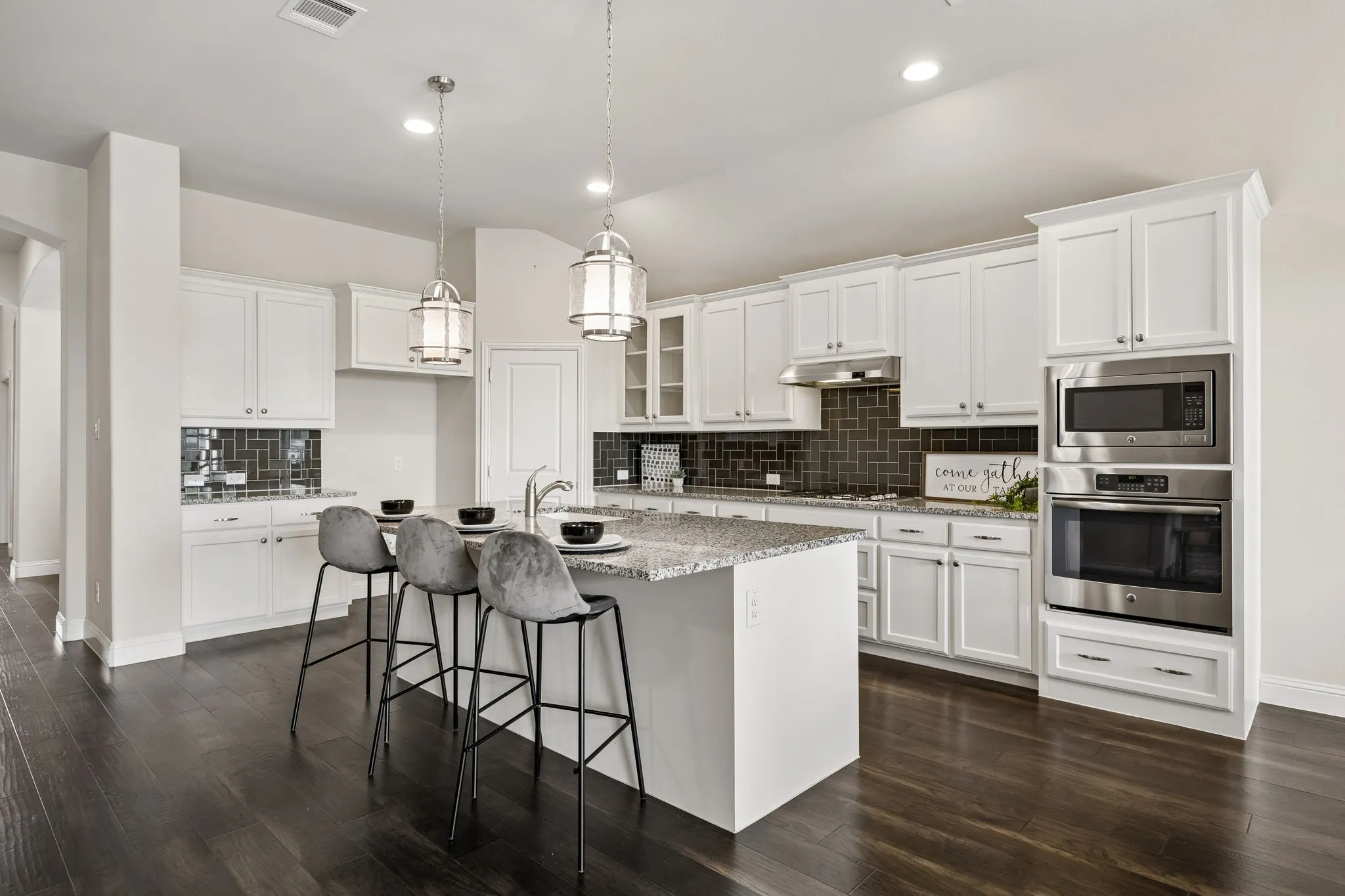Single Family Residence For Sale in Collin County , 4424 Hazeltine Hills Drive, Celina, Texas 75009, 3 Bedroom, 3 Bathroom, 3 Garage spaces, 2,425 Sqft, built in 2016, Preowned, mls#21226619, Real Estate Agent in Celina, Homes For Sale in Collin county, Homes For Sale in Celina, Realtor in Celina Texas, Real Estate Brokerage Independent Realty Texas, Luminita Cordes Realtor