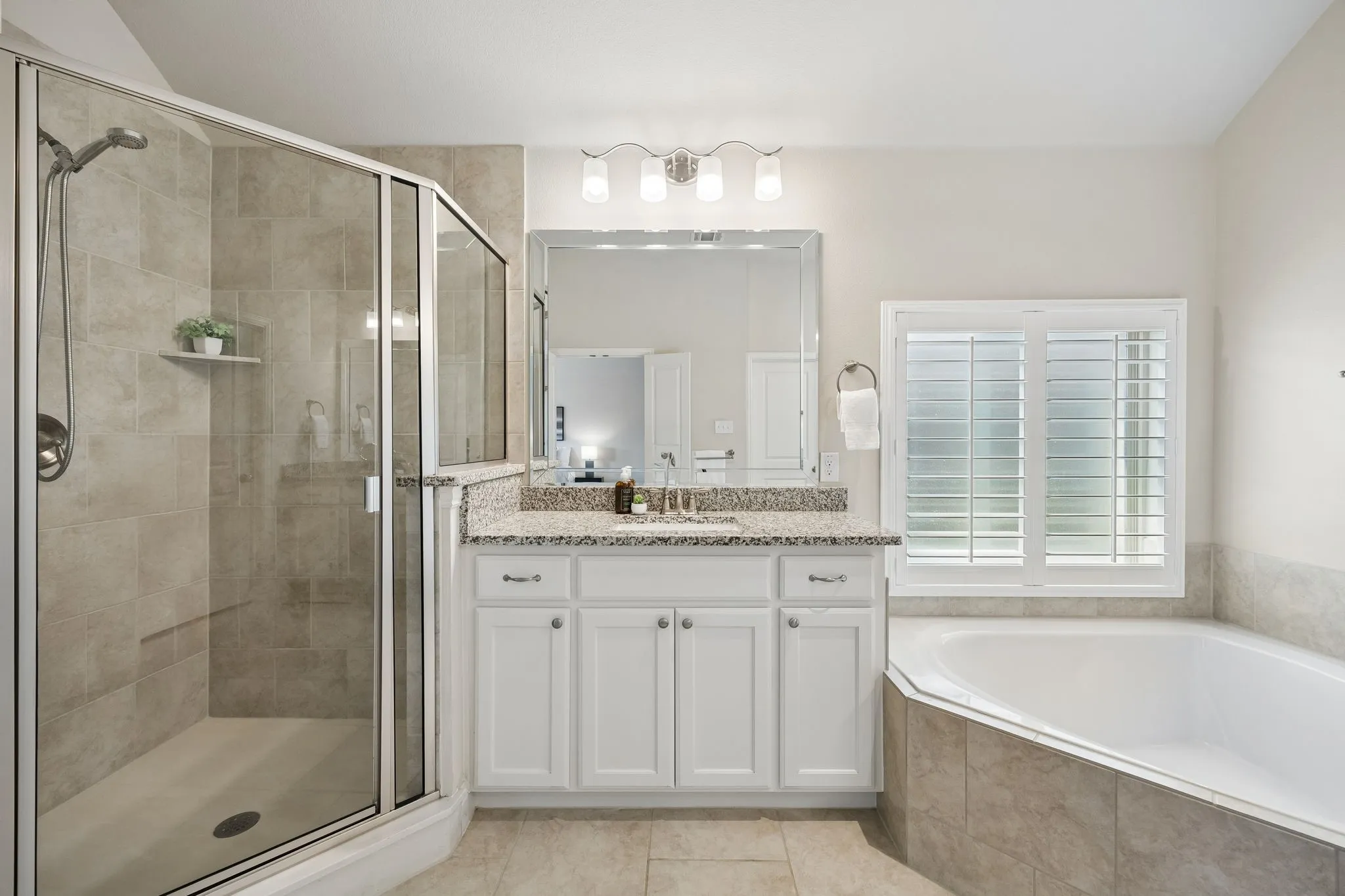 Single Family Residence For Sale in Collin County , 4424 Hazeltine Hills Drive, Celina, Texas 75009, 3 Bedroom, 3 Bathroom, 3 Garage spaces, 2,425 Sqft, built in 2016, Preowned, mls#21226619, Real Estate Agent in Celina, Homes For Sale in Collin county, Homes For Sale in Celina, Realtor in Celina Texas, Real Estate Brokerage Independent Realty Texas, Luminita Cordes Realtor