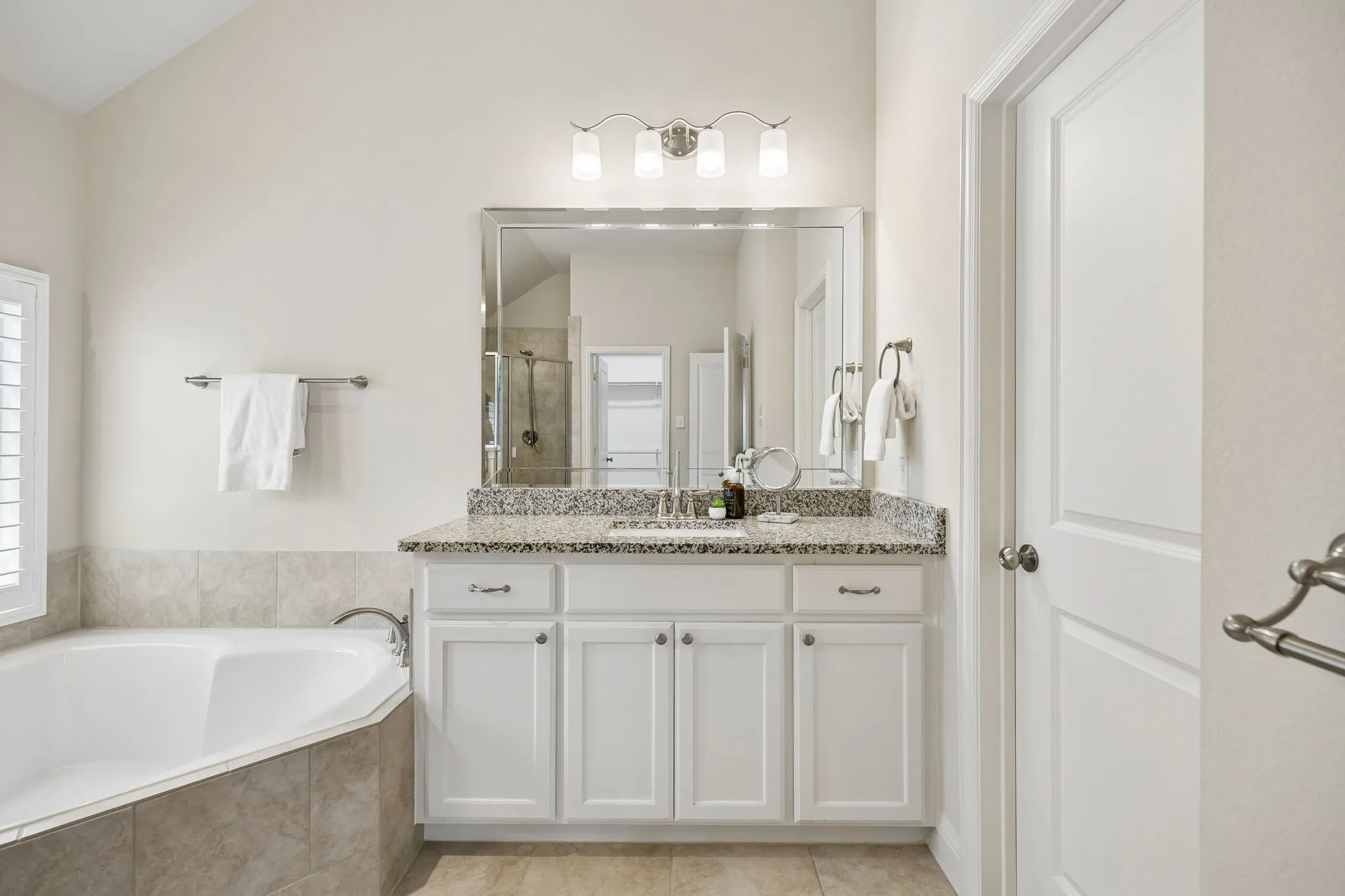 Single Family Residence For Sale in Collin County , 4424 Hazeltine Hills Drive, Celina, Texas 75009, 3 Bedroom, 3 Bathroom, 3 Garage spaces, 2,425 Sqft, built in 2016, Preowned, mls#21226619, Real Estate Agent in Celina, Homes For Sale in Collin county, Homes For Sale in Celina, Realtor in Celina Texas, Real Estate Brokerage Independent Realty Texas, Luminita Cordes Realtor