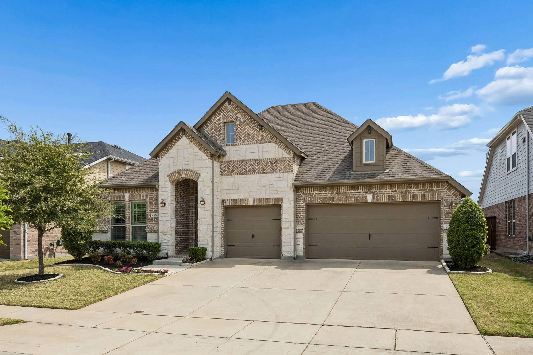 Single Family Residence For Sale in Collin County , 4424 Hazeltine Hills Drive, Celina, Texas 75009, 3 Bedroom, 3 Bathroom, 3 Garage spaces, 2,425 Sqft, built in 2016, Preowned, mls#21226619, Real Estate Agent in Celina, Homes For Sale in Collin county, Homes For Sale in Celina, Realtor in Celina Texas, Real Estate Brokerage Independent Realty Texas, Luminita Cordes Realtor