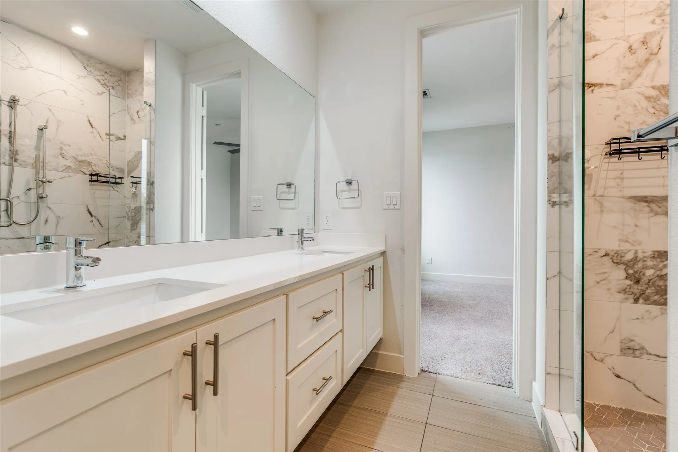Townhouse For Sale in Dallas County , 5515 Bryan Parkway 104, Dallas, Texas 75206, 2 Bedroom, 3 Bathroom, 2 Garage spaces, 1,462 Sqft, built in 2019, Preowned, mls#21226898, Real Estate Agent in Dallas, Homes For Sale in Dallas county, Homes For Sale in Dallas, Realtor in Dallas Texas, Real Estate Brokerage Independent Realty Texas, Luminita Cordes Realtor