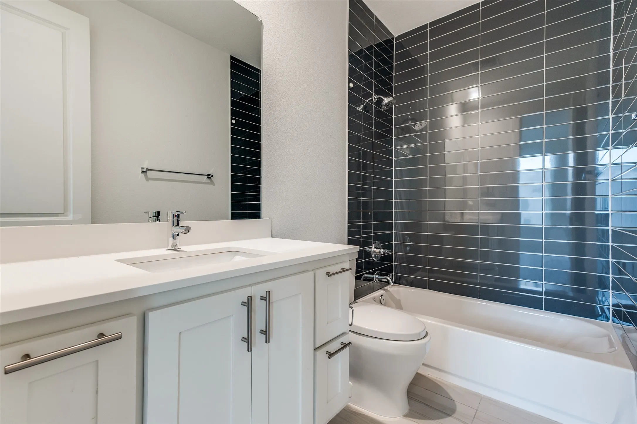 Townhouse For Sale in Dallas County , 5515 Bryan Parkway 104, Dallas, Texas 75206, 2 Bedroom, 3 Bathroom, 2 Garage spaces, 1,462 Sqft, built in 2019, Preowned, mls#21226898, Real Estate Agent in Dallas, Homes For Sale in Dallas county, Homes For Sale in Dallas, Realtor in Dallas Texas, Real Estate Brokerage Independent Realty Texas, Luminita Cordes Realtor