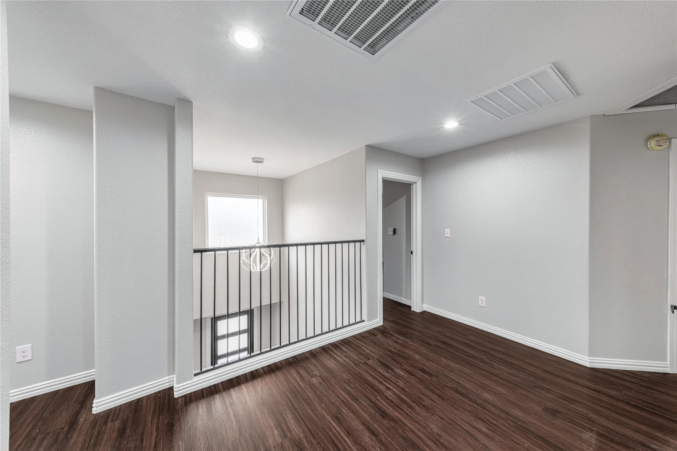 Unfurnished room with dark wood-style floors and recessed lighting