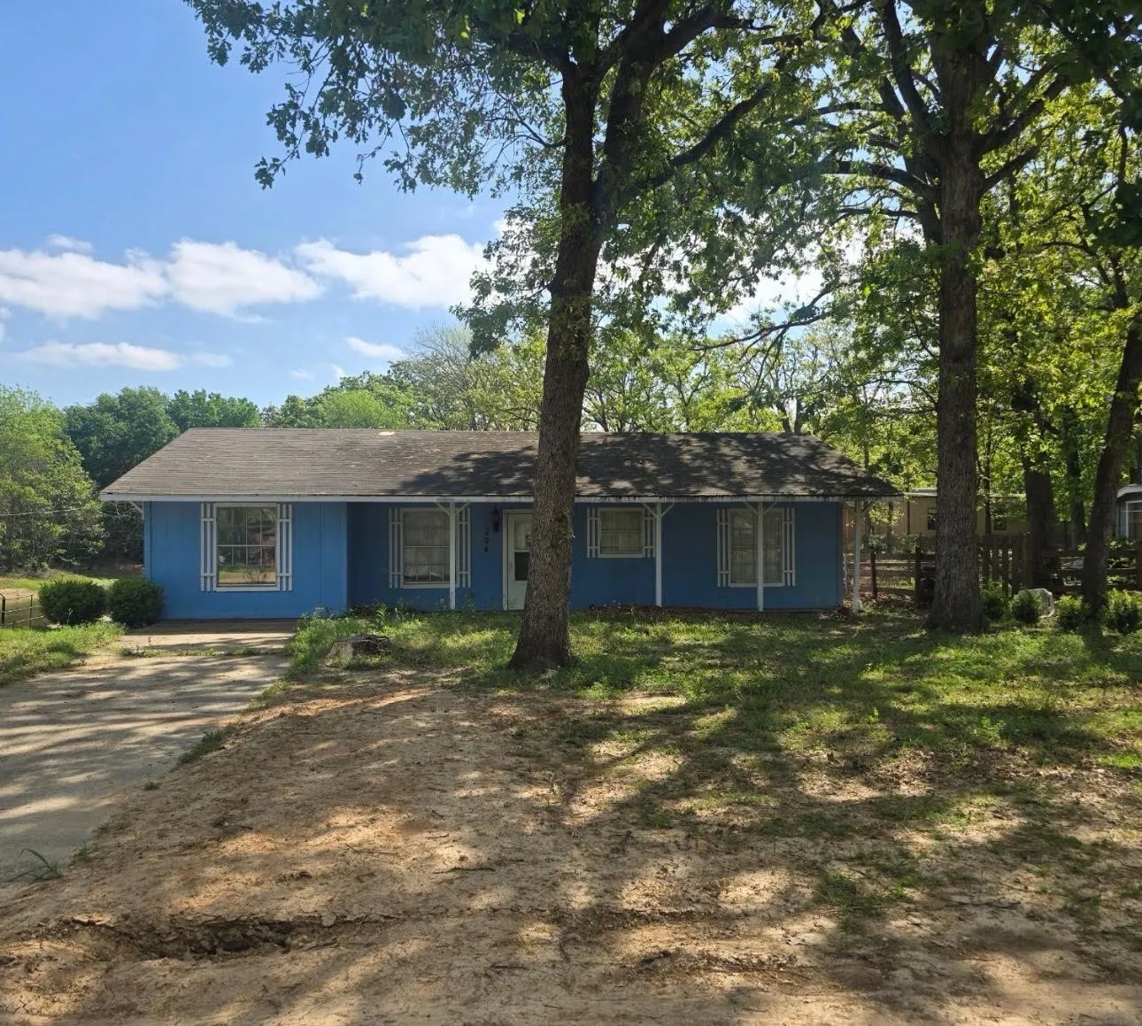 Single Family Residence For Sale in Henderson County , 224 Cawthon Drive, Mabank, Texas 75156, 3 Bedroom, 2 Bathroom, Garage spaces, 1,336 Sqft, built in 1977, mls#21221466, Real Estate Agent in Mabank, Homes For Sale in Henderson county, Homes For Sale in Mabank, Realtor in Mabank Texas, Real Estate Brokerage Independent Realty Texas, Luminita Cordes Realtor