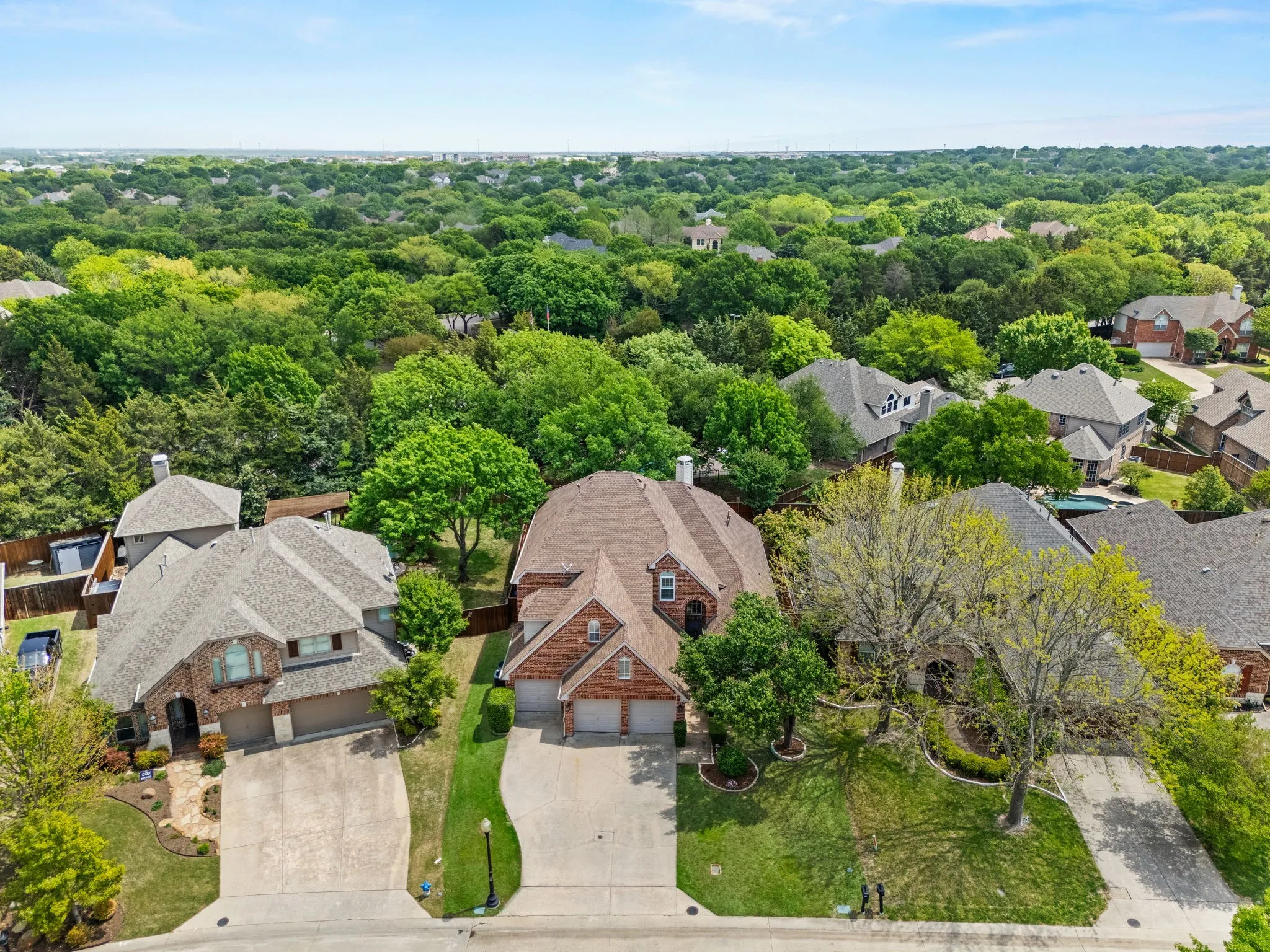 Single Family Residence For Sale in Collin County , 2001 Fleming Drive, Mc Kinney, Texas 75072, 4 Bedroom, 4 Bathroom, 3 Garage spaces, 3,468 Sqft, built in 2000, mls#21182889, Real Estate Agent in Mc Kinney, Homes For Sale in Collin county, Homes For Sale in Mc Kinney, Realtor in Mc Kinney Texas, Real Estate Brokerage Independent Realty Texas, Luminita Cordes Realtor