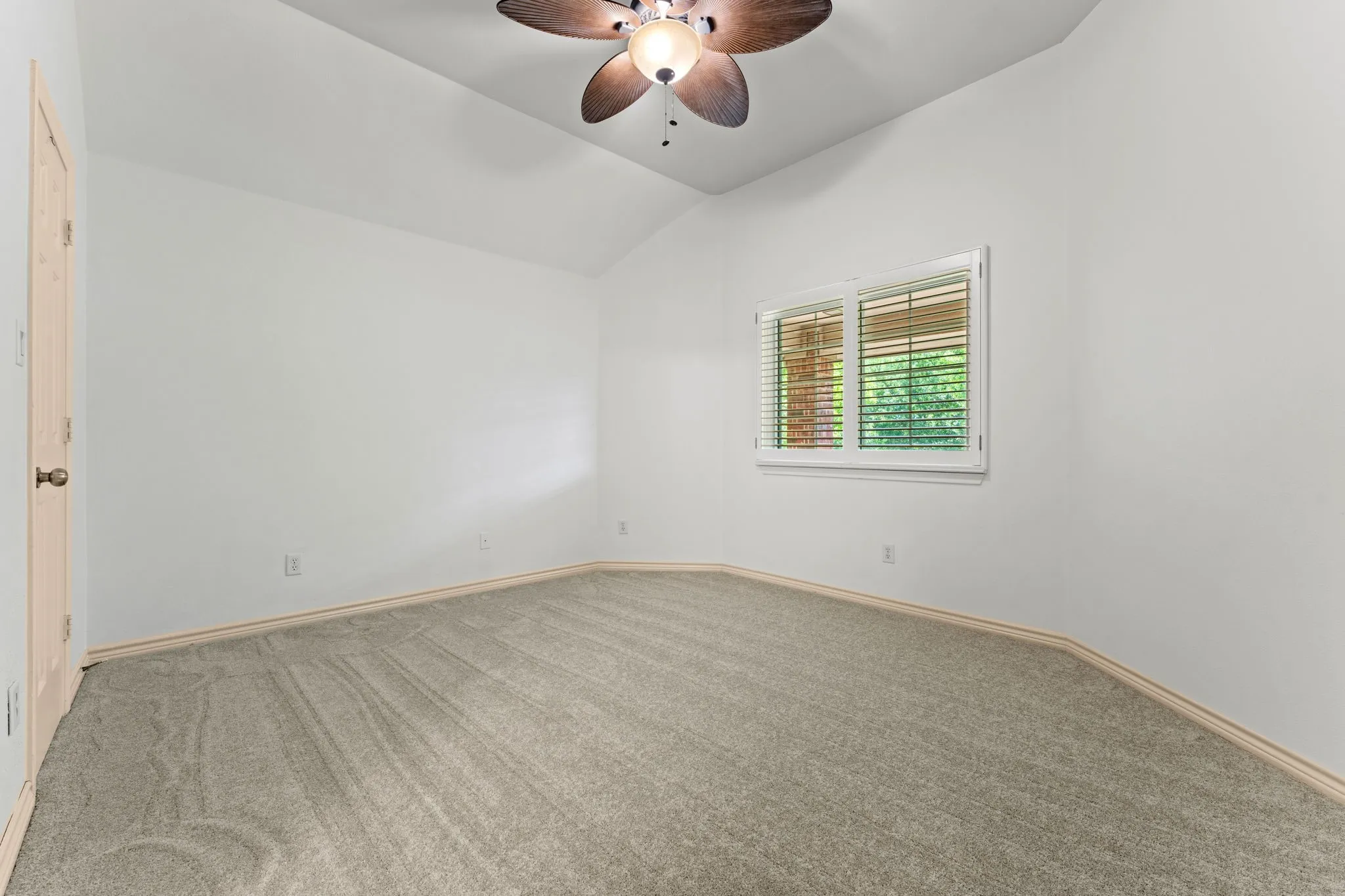 Single Family Residence For Sale in Collin County , 2001 Fleming Drive, Mc Kinney, Texas 75072, 4 Bedroom, 4 Bathroom, 3 Garage spaces, 3,468 Sqft, built in 2000, mls#21182889, Real Estate Agent in Mc Kinney, Homes For Sale in Collin county, Homes For Sale in Mc Kinney, Realtor in Mc Kinney Texas, Real Estate Brokerage Independent Realty Texas, Luminita Cordes Realtor