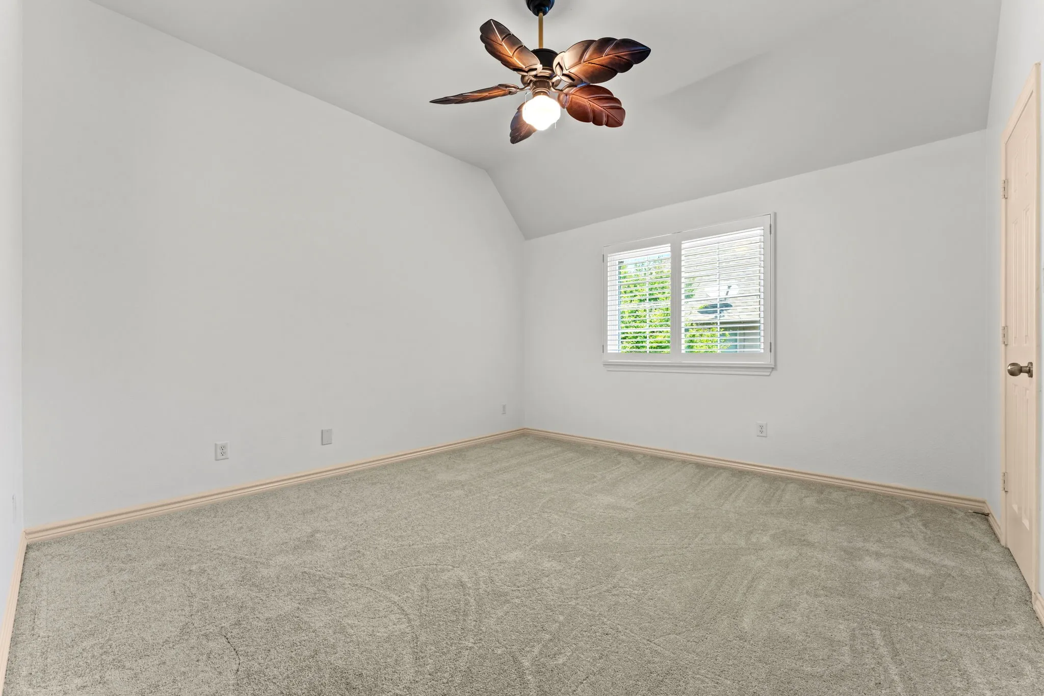 Single Family Residence For Sale in Collin County , 2001 Fleming Drive, Mc Kinney, Texas 75072, 4 Bedroom, 4 Bathroom, 3 Garage spaces, 3,468 Sqft, built in 2000, mls#21182889, Real Estate Agent in Mc Kinney, Homes For Sale in Collin county, Homes For Sale in Mc Kinney, Realtor in Mc Kinney Texas, Real Estate Brokerage Independent Realty Texas, Luminita Cordes Realtor