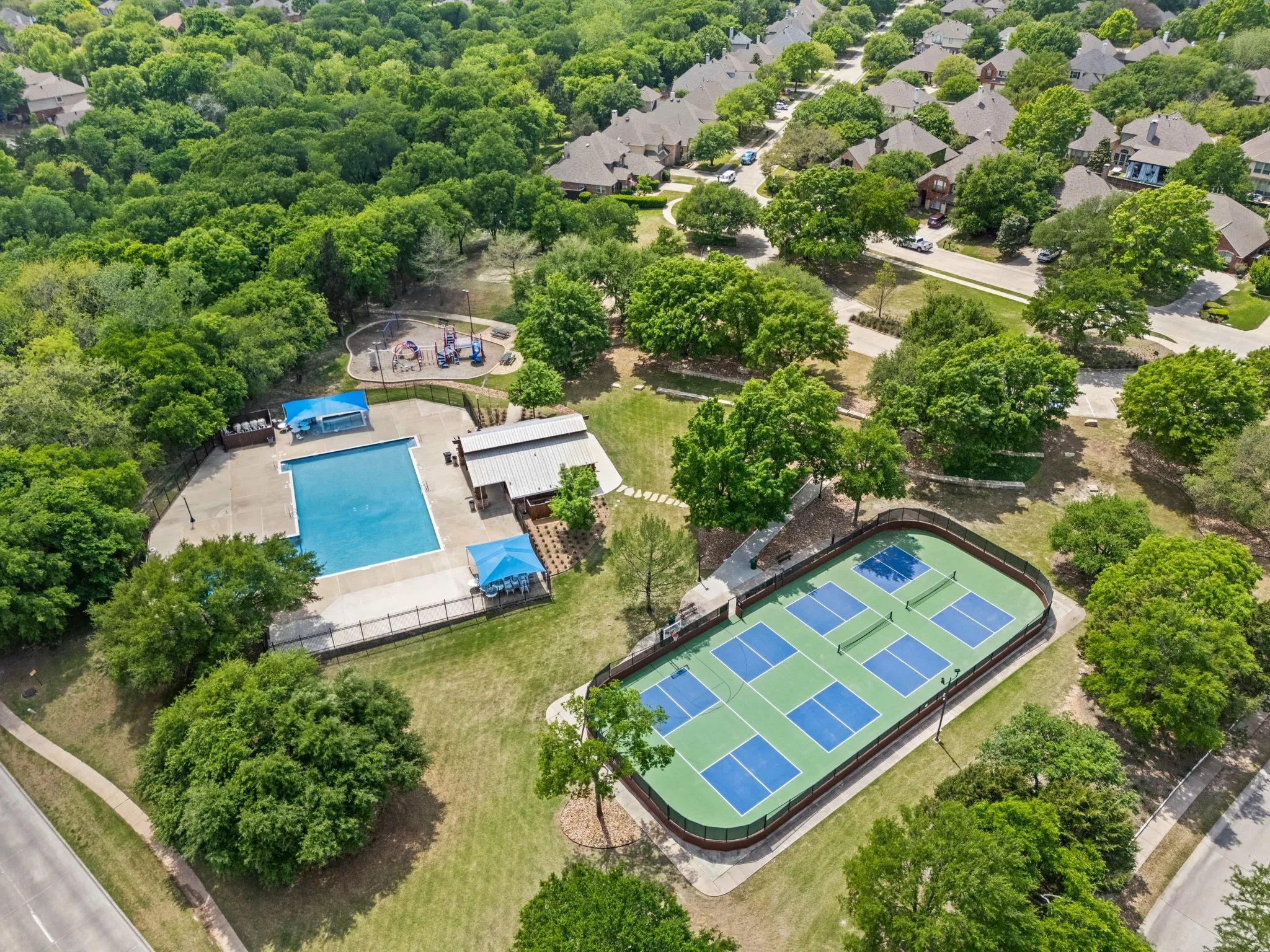 Single Family Residence For Sale in Collin County , 2001 Fleming Drive, Mc Kinney, Texas 75072, 4 Bedroom, 4 Bathroom, 3 Garage spaces, 3,468 Sqft, built in 2000, mls#21182889, Real Estate Agent in Mc Kinney, Homes For Sale in Collin county, Homes For Sale in Mc Kinney, Realtor in Mc Kinney Texas, Real Estate Brokerage Independent Realty Texas, Luminita Cordes Realtor