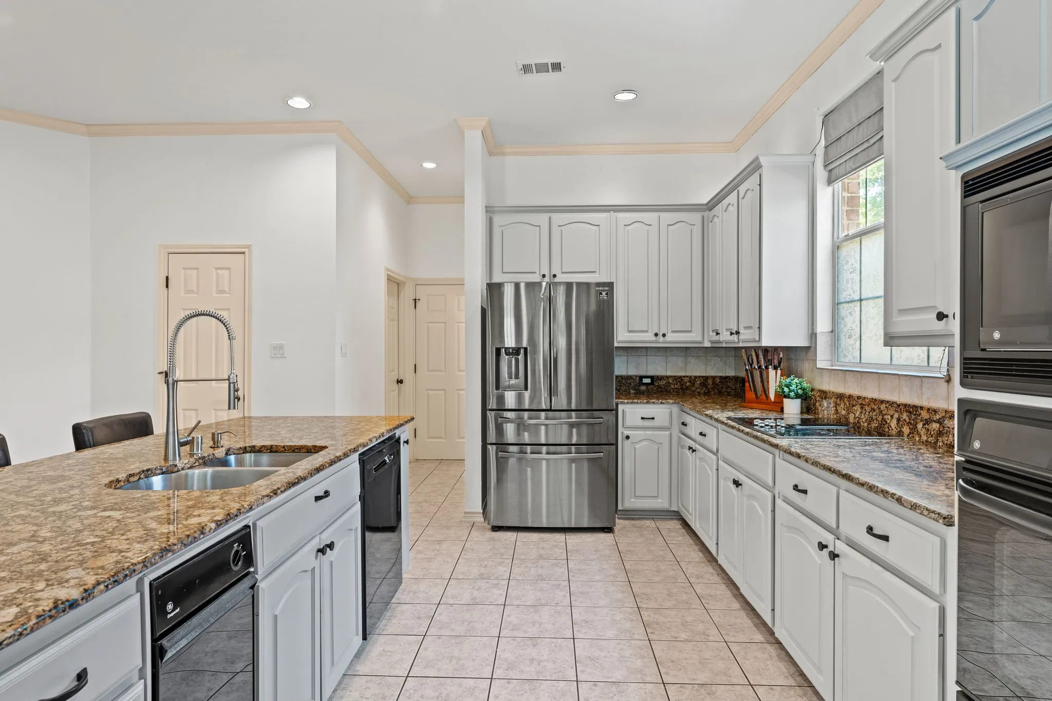 Single Family Residence For Sale in Collin County , 2001 Fleming Drive, Mc Kinney, Texas 75072, 4 Bedroom, 4 Bathroom, 3 Garage spaces, 3,468 Sqft, built in 2000, mls#21182889, Real Estate Agent in Mc Kinney, Homes For Sale in Collin county, Homes For Sale in Mc Kinney, Realtor in Mc Kinney Texas, Real Estate Brokerage Independent Realty Texas, Luminita Cordes Realtor