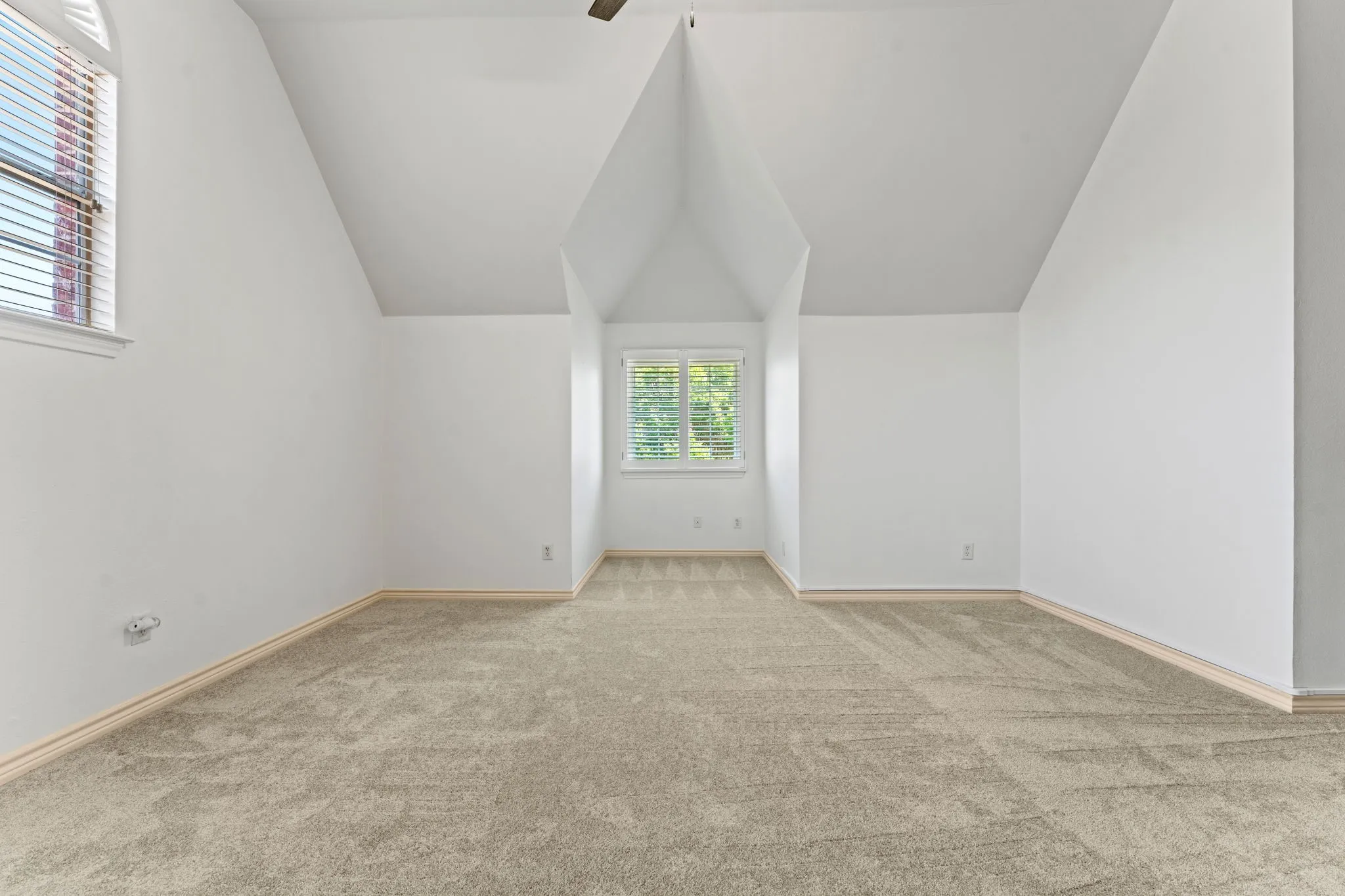 Single Family Residence For Sale in Collin County , 2001 Fleming Drive, Mc Kinney, Texas 75072, 4 Bedroom, 4 Bathroom, 3 Garage spaces, 3,468 Sqft, built in 2000, mls#21182889, Real Estate Agent in Mc Kinney, Homes For Sale in Collin county, Homes For Sale in Mc Kinney, Realtor in Mc Kinney Texas, Real Estate Brokerage Independent Realty Texas, Luminita Cordes Realtor