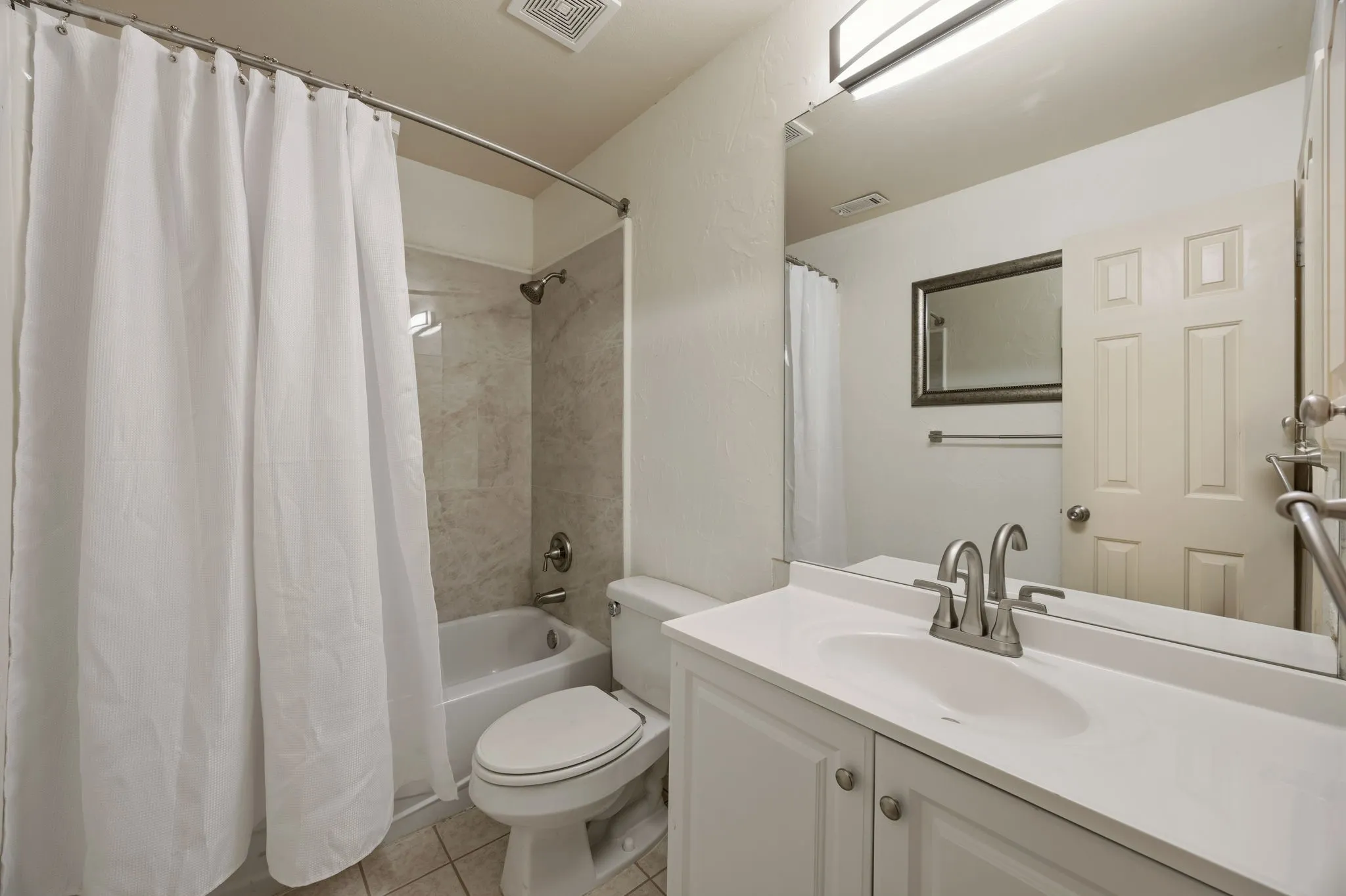 Single Family Residence For Sale in Collin County , 2001 Fleming Drive, Mc Kinney, Texas 75072, 4 Bedroom, 4 Bathroom, 3 Garage spaces, 3,468 Sqft, built in 2000, mls#21182889, Real Estate Agent in Mc Kinney, Homes For Sale in Collin county, Homes For Sale in Mc Kinney, Realtor in Mc Kinney Texas, Real Estate Brokerage Independent Realty Texas, Luminita Cordes Realtor