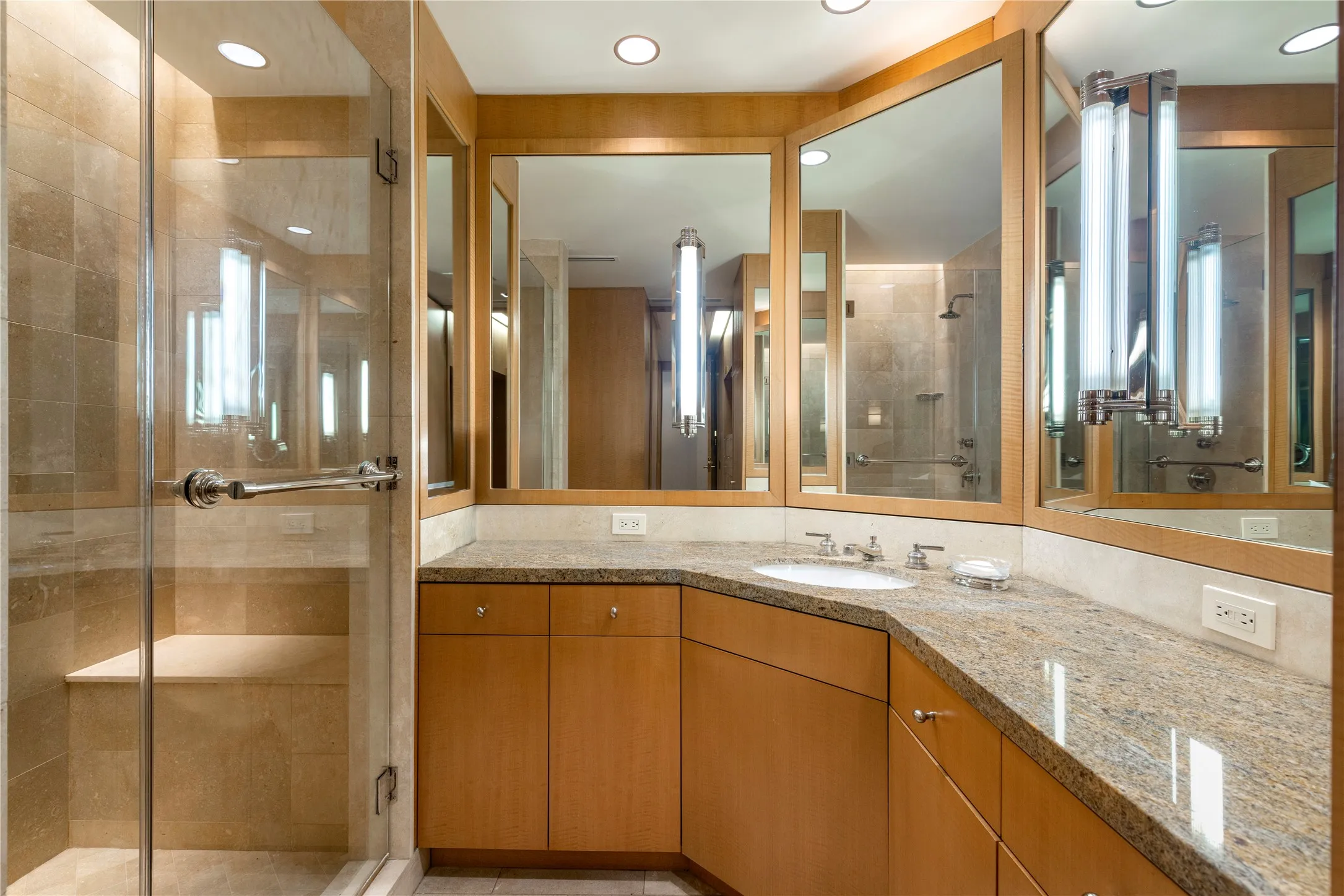 Condominium For Sale in Dallas County , 3831 Turtle Creek Boulevard PH 23B, Dallas, Texas 75219, 3 Bedroom, 4 Bathroom, 3 Garage spaces, 4,158 Sqft, built in 1981, Preowned, mls#21226032, Real Estate Agent in Dallas, Homes For Sale in Dallas county, Homes For Sale in Dallas, Realtor in Dallas Texas, Real Estate Brokerage Independent Realty Texas, Luminita Cordes Realtor