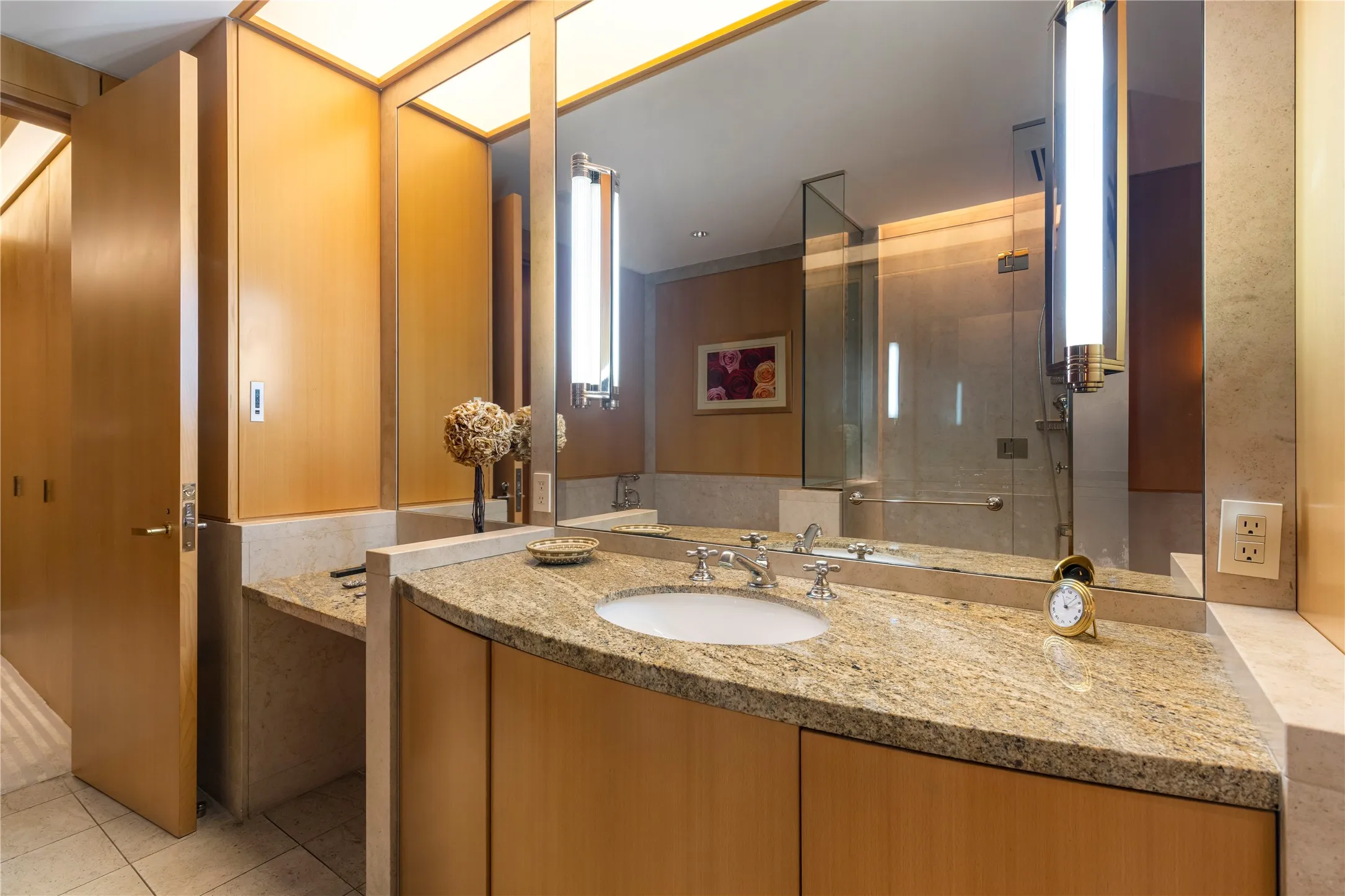 Condominium For Sale in Dallas County , 3831 Turtle Creek Boulevard PH 23B, Dallas, Texas 75219, 3 Bedroom, 4 Bathroom, 3 Garage spaces, 4,158 Sqft, built in 1981, Preowned, mls#21226032, Real Estate Agent in Dallas, Homes For Sale in Dallas county, Homes For Sale in Dallas, Realtor in Dallas Texas, Real Estate Brokerage Independent Realty Texas, Luminita Cordes Realtor