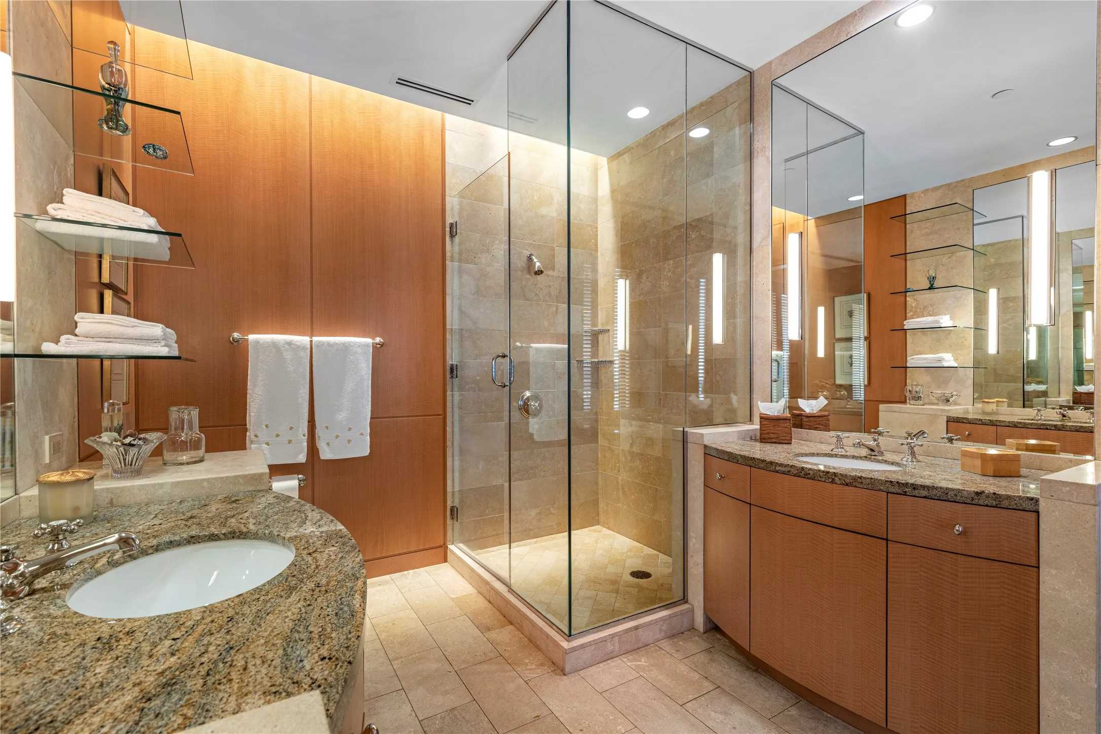 Condominium For Sale in Dallas County , 3831 Turtle Creek Boulevard PH 23B, Dallas, Texas 75219, 3 Bedroom, 4 Bathroom, 3 Garage spaces, 4,158 Sqft, built in 1981, Preowned, mls#21226032, Real Estate Agent in Dallas, Homes For Sale in Dallas county, Homes For Sale in Dallas, Realtor in Dallas Texas, Real Estate Brokerage Independent Realty Texas, Luminita Cordes Realtor