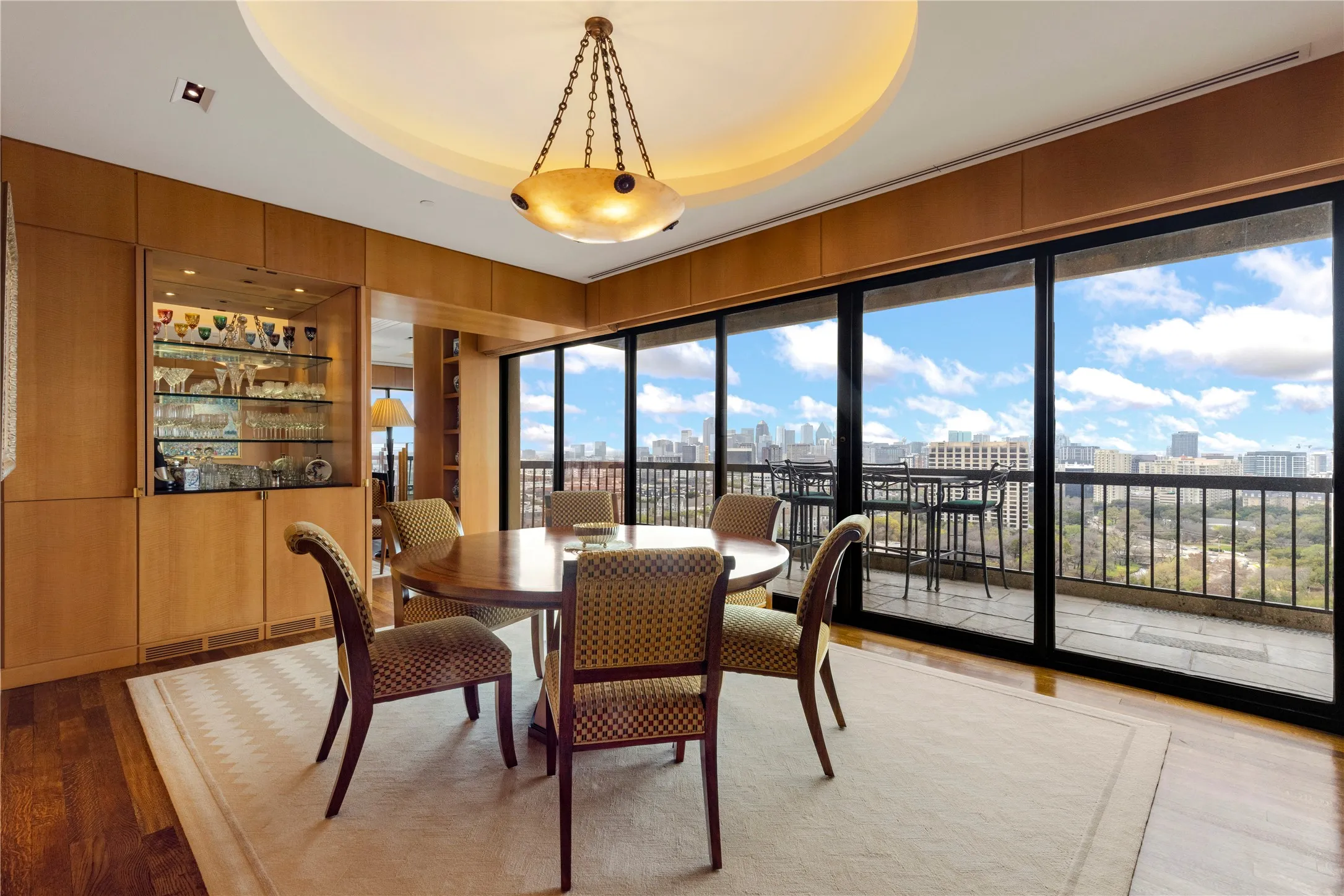 Condominium For Sale in Dallas County , 3831 Turtle Creek Boulevard PH 23B, Dallas, Texas 75219, 3 Bedroom, 4 Bathroom, 3 Garage spaces, 4,158 Sqft, built in 1981, Preowned, mls#21226032, Real Estate Agent in Dallas, Homes For Sale in Dallas county, Homes For Sale in Dallas, Realtor in Dallas Texas, Real Estate Brokerage Independent Realty Texas, Luminita Cordes Realtor