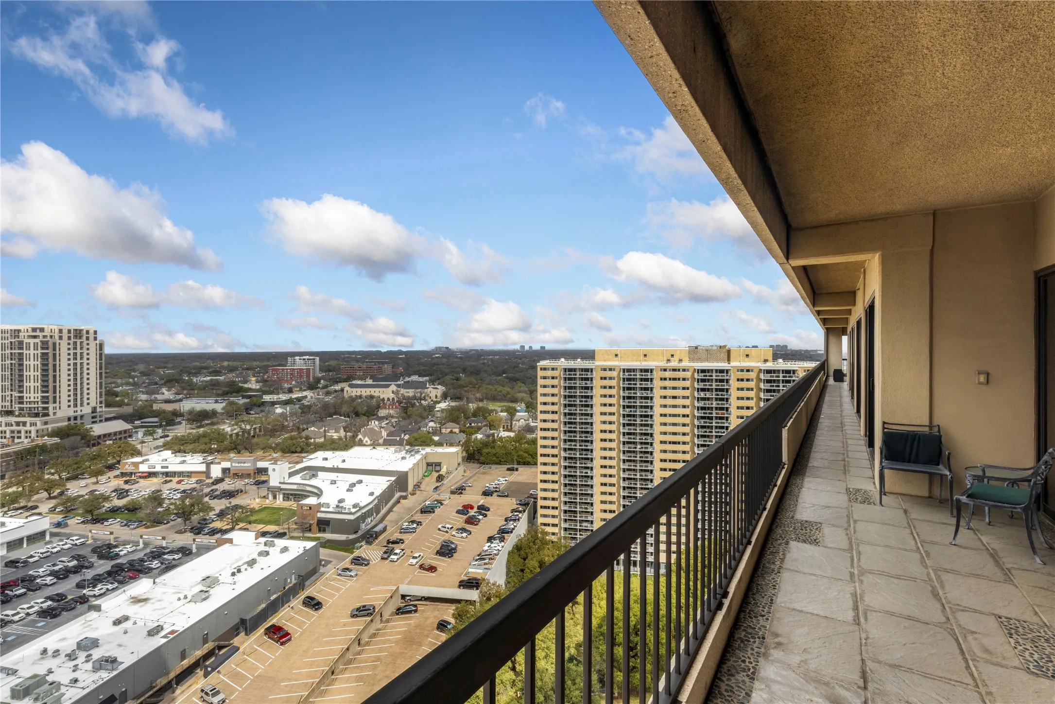 Condominium For Sale in Dallas County , 3831 Turtle Creek Boulevard PH 23B, Dallas, Texas 75219, 3 Bedroom, 4 Bathroom, 3 Garage spaces, 4,158 Sqft, built in 1981, Preowned, mls#21226032, Real Estate Agent in Dallas, Homes For Sale in Dallas county, Homes For Sale in Dallas, Realtor in Dallas Texas, Real Estate Brokerage Independent Realty Texas, Luminita Cordes Realtor