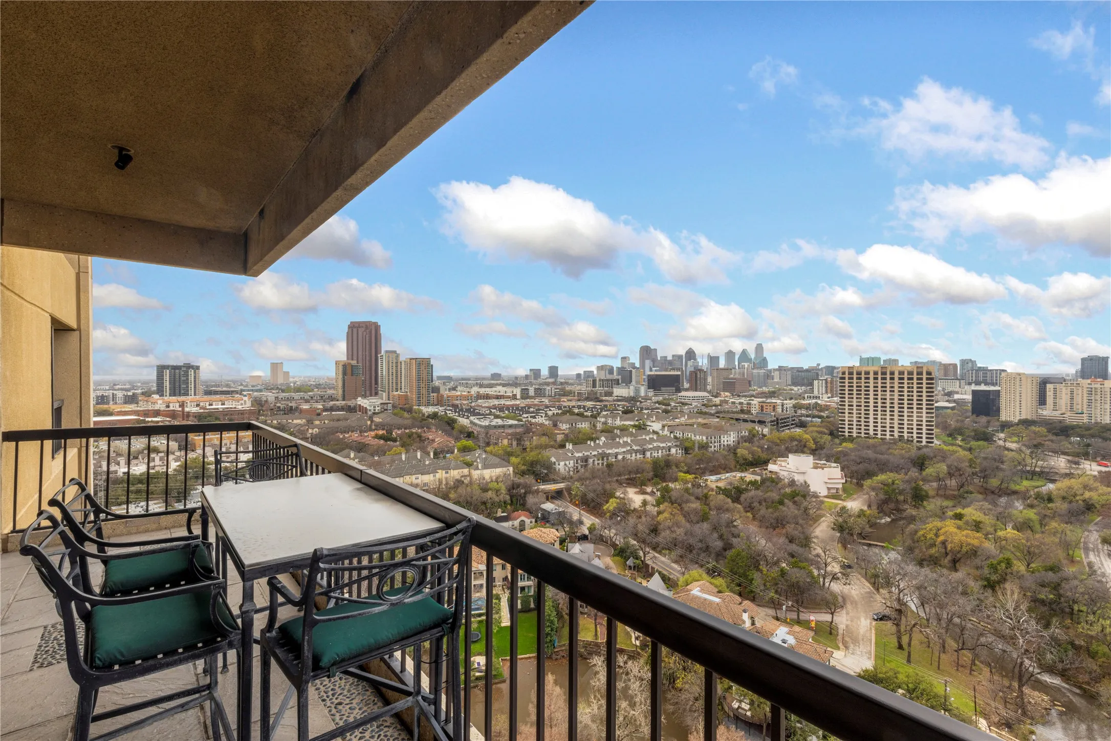 Condominium For Sale in Dallas County , 3831 Turtle Creek Boulevard PH 23B, Dallas, Texas 75219, 3 Bedroom, 4 Bathroom, 3 Garage spaces, 4,158 Sqft, built in 1981, Preowned, mls#21226032, Real Estate Agent in Dallas, Homes For Sale in Dallas county, Homes For Sale in Dallas, Realtor in Dallas Texas, Real Estate Brokerage Independent Realty Texas, Luminita Cordes Realtor