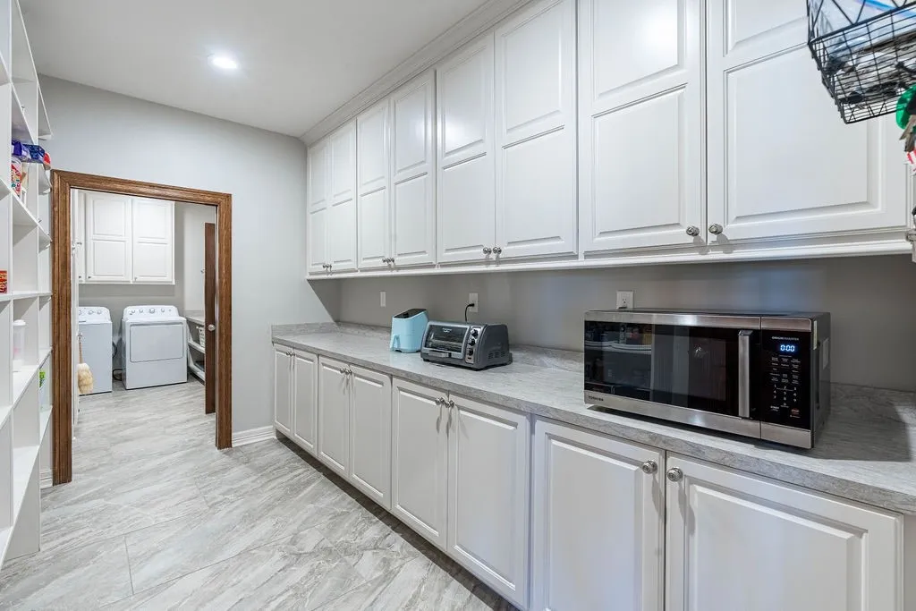 Single Family Residence For Sale in Anderson County , 401 An County Road 138, Elkhart, Texas 75839, 3 Bedroom, 2 Bathroom, 2 Garage spaces, 2,771 Sqft, built in 2020, Price $1,395,000, mls#21227181, Real Estate Agent in Elkhart, Homes For Sale in Anderson county, Homes For Sale in Elkhart, Realtor in Elkhart Texas, Real Estate Brokerage Independent Realty Texas, Luminita Cordes Realtor