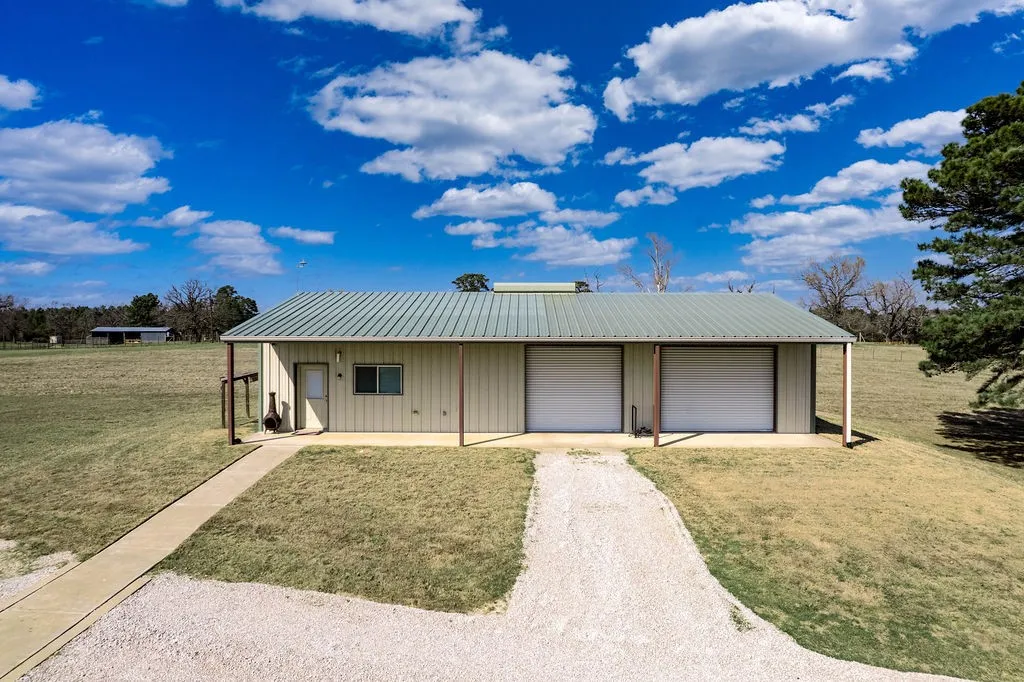 Single Family Residence For Sale in Anderson County , 401 An County Road 138, Elkhart, Texas 75839, 3 Bedroom, 2 Bathroom, 2 Garage spaces, 2,771 Sqft, built in 2020, Price $1,395,000, mls#21227181, Real Estate Agent in Elkhart, Homes For Sale in Anderson county, Homes For Sale in Elkhart, Realtor in Elkhart Texas, Real Estate Brokerage Independent Realty Texas, Luminita Cordes Realtor