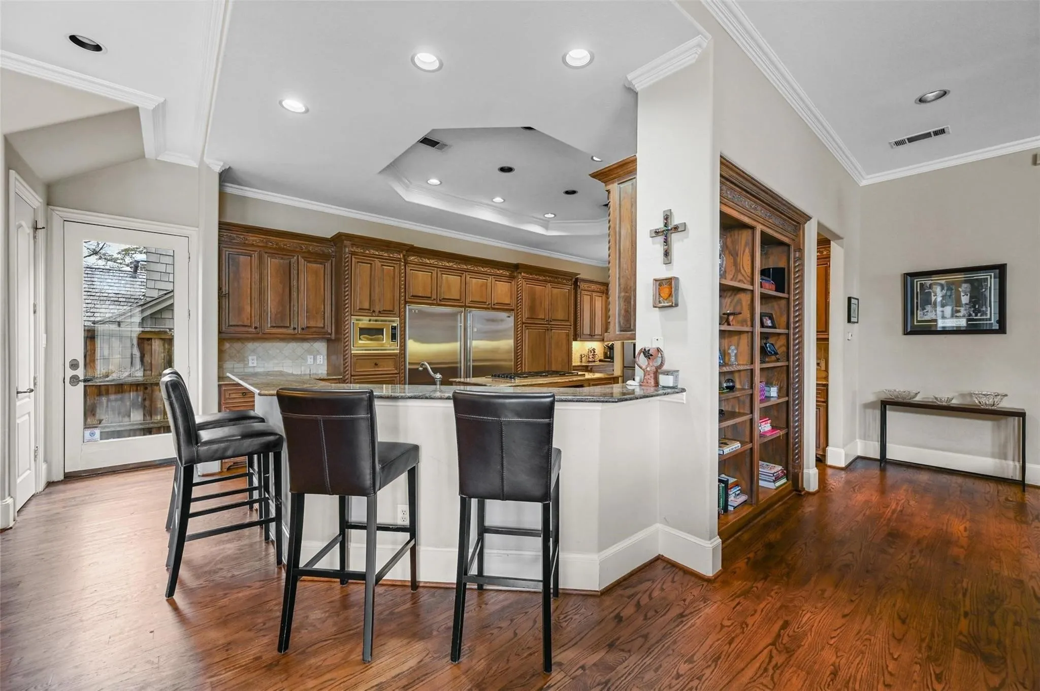 Single Family Residence For Rent in Dallas County , 3320 Harvard Avenue, Highland Park, Texas 75205, 5 Bedrooms, 6 Bathrooms, 3 Garage spaces, 6,150 Sqft, built in 2000, Price $12,000, mls#21227259, Real Estate Agent in Highland Park, Homes For Rent in Dallas county, Homes For Rent in Highland Park, Realtor in Highland Park Texas, Real Estate Brokerage Independent Realty Texas, Luminita Cordes Realtor