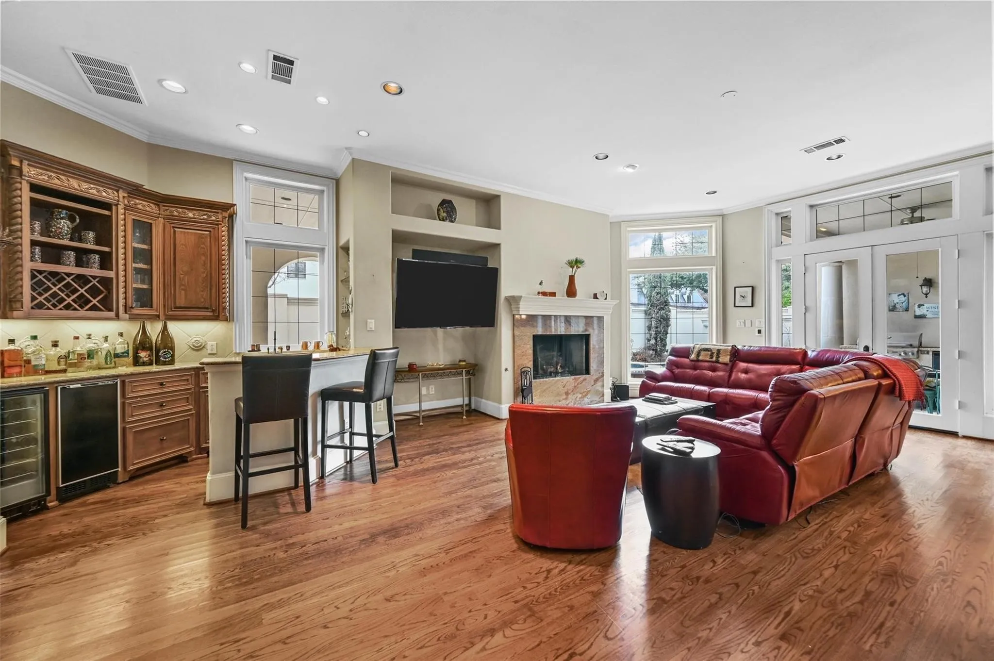 Single Family Residence For Rent in Dallas County , 3320 Harvard Avenue, Highland Park, Texas 75205, 5 Bedrooms, 6 Bathrooms, 3 Garage spaces, 6,150 Sqft, built in 2000, Price $12,000, mls#21227259, Real Estate Agent in Highland Park, Homes For Rent in Dallas county, Homes For Rent in Highland Park, Realtor in Highland Park Texas, Real Estate Brokerage Independent Realty Texas, Luminita Cordes Realtor