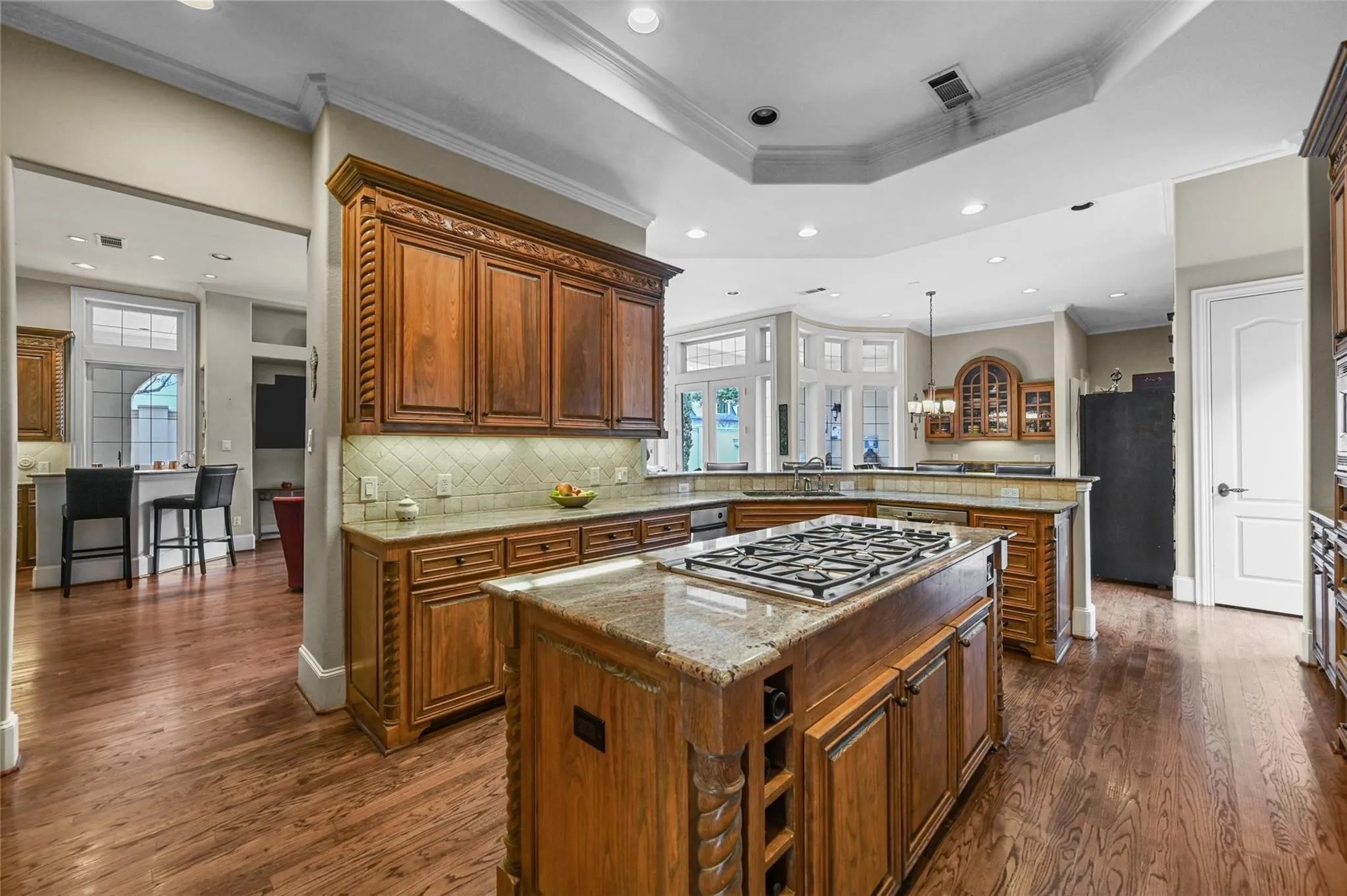 Single Family Residence For Rent in Dallas County , 3320 Harvard Avenue, Highland Park, Texas 75205, 5 Bedrooms, 6 Bathrooms, 3 Garage spaces, 6,150 Sqft, built in 2000, Price $12,000, mls#21227259, Real Estate Agent in Highland Park, Homes For Rent in Dallas county, Homes For Rent in Highland Park, Realtor in Highland Park Texas, Real Estate Brokerage Independent Realty Texas, Luminita Cordes Realtor