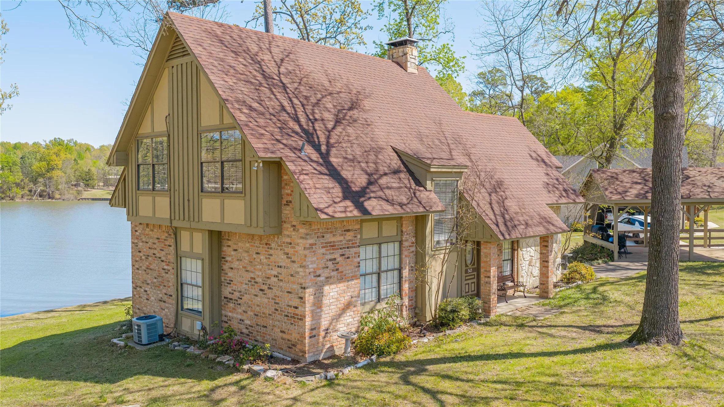 Single Family Residence For Sale in Titus County , 343 County Road 2938 N, Pittsburg, Texas 75686, 4 Bedrooms, 3 Bathrooms, Garage spaces, 1,828 Sqft, built in 1987, Preowned, Price $695,000, mls#21227251, Real Estate Agent in Pittsburg, Homes For Sale in Titus county, Homes For Sale in Pittsburg, Realtor in Pittsburg Texas, Real Estate Brokerage Independent Realty Texas, Luminita Cordes Realtor