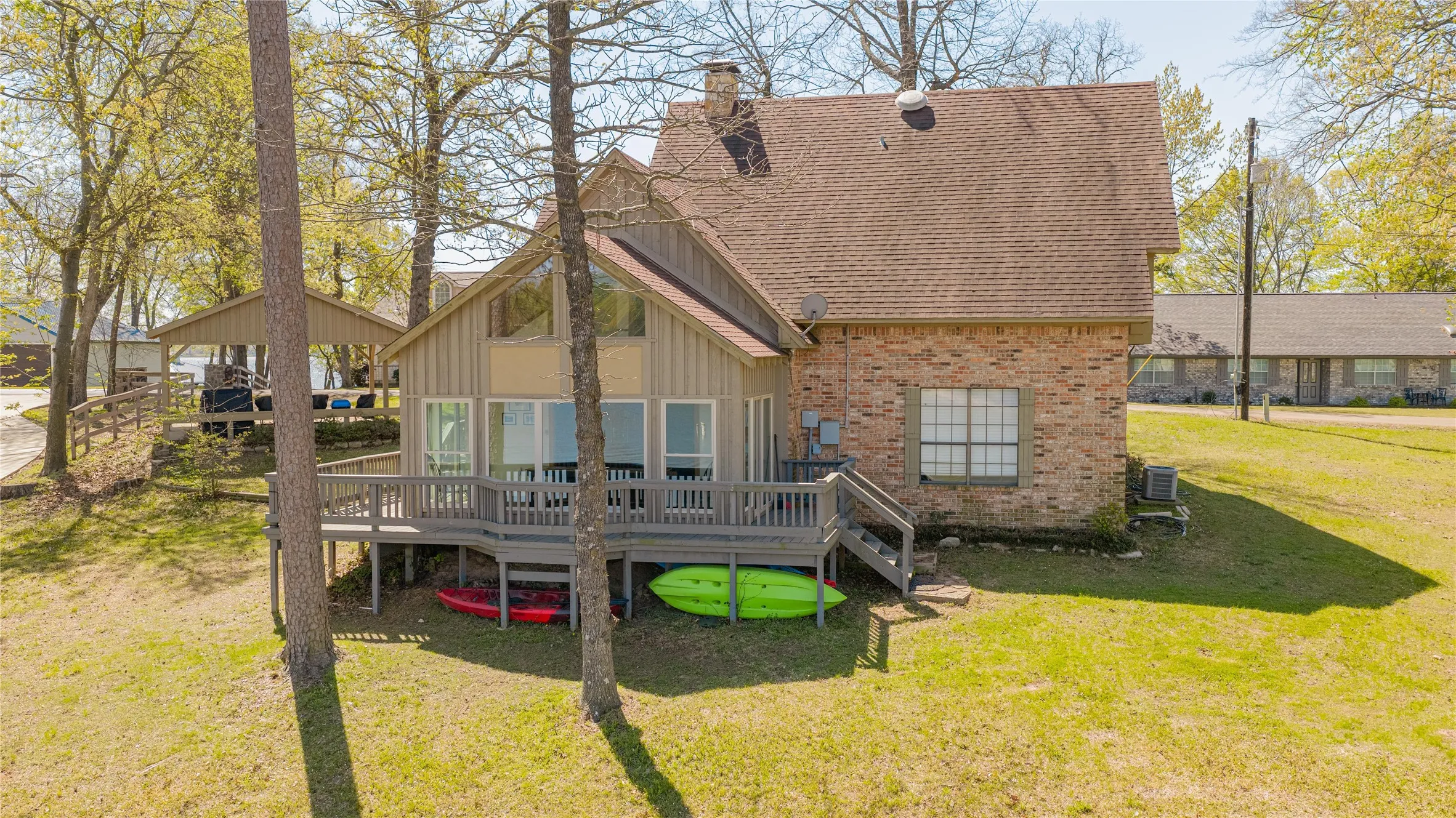 Single Family Residence For Sale in Titus County , 343 County Road 2938 N, Pittsburg, Texas 75686, 4 Bedrooms, 3 Bathrooms, Garage spaces, 1,828 Sqft, built in 1987, Preowned, Price $695,000, mls#21227251, Real Estate Agent in Pittsburg, Homes For Sale in Titus county, Homes For Sale in Pittsburg, Realtor in Pittsburg Texas, Real Estate Brokerage Independent Realty Texas, Luminita Cordes Realtor