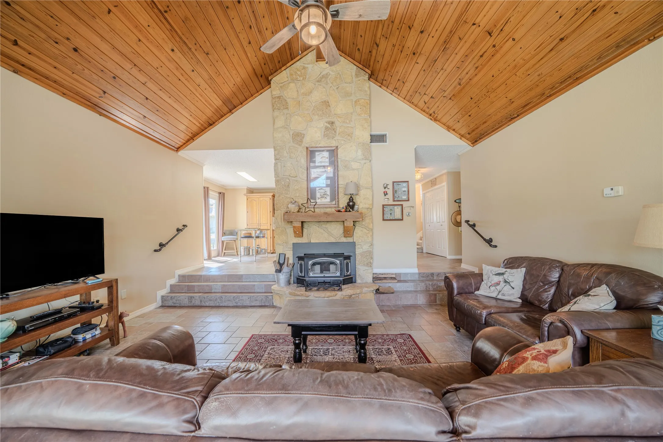 Single Family Residence For Sale in Titus County , 343 County Road 2938 N, Pittsburg, Texas 75686, 4 Bedrooms, 3 Bathrooms, Garage spaces, 1,828 Sqft, built in 1987, Preowned, Price $695,000, mls#21227251, Real Estate Agent in Pittsburg, Homes For Sale in Titus county, Homes For Sale in Pittsburg, Realtor in Pittsburg Texas, Real Estate Brokerage Independent Realty Texas, Luminita Cordes Realtor